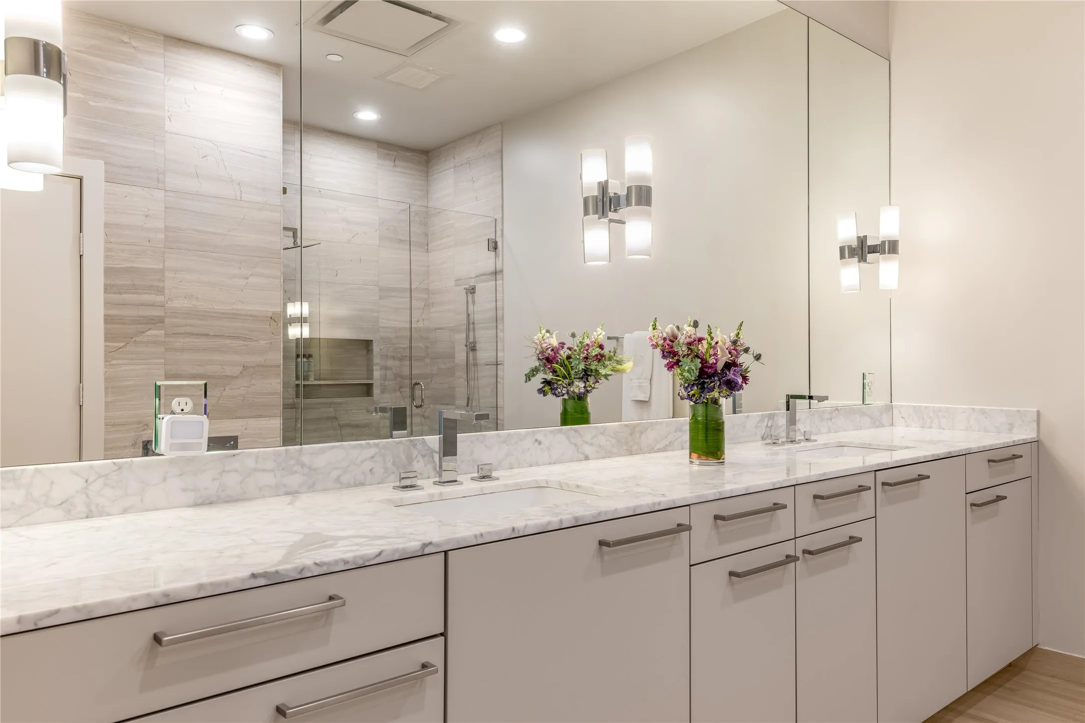 Condominium For Sale in Dallas County , 5656 N Central Expressway 103, Dallas, Texas 75206, 2 Bedroom, 3 Bathroom, 2 Garage spaces, 2,364 Sqft, built in 2005, mls#21395039, Real Estate Agent in Dallas, Homes For Sale in Dallas county, Homes For Sale in Dallas, Realtor in Dallas Texas, Real Estate Brokerage Independent Realty Texas, Luminita Cordes Realtor