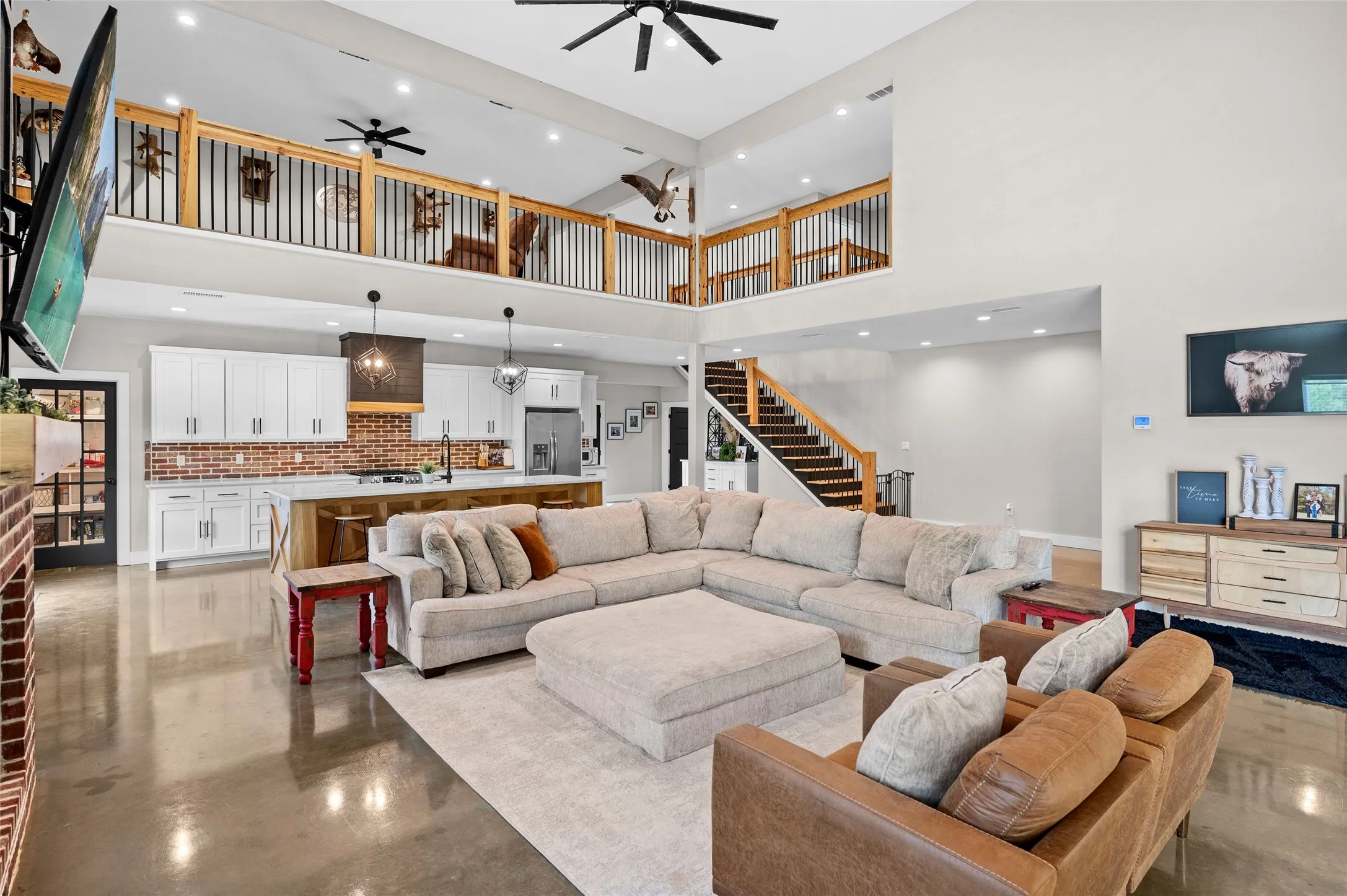 Single Family Residence For Sale in Wood County , 373 County road 3832, Hawkins, Texas 75765, 3 Bedroom, 3 Bathroom, 2 Garage spaces, 3,700 Sqft, built in 2022, mls#21395337, Real Estate Agent in Hawkins, Homes For Sale in Wood county, Homes For Sale in Hawkins, Realtor in Hawkins Texas, Real Estate Brokerage Independent Realty Texas, Luminita Cordes Realtor