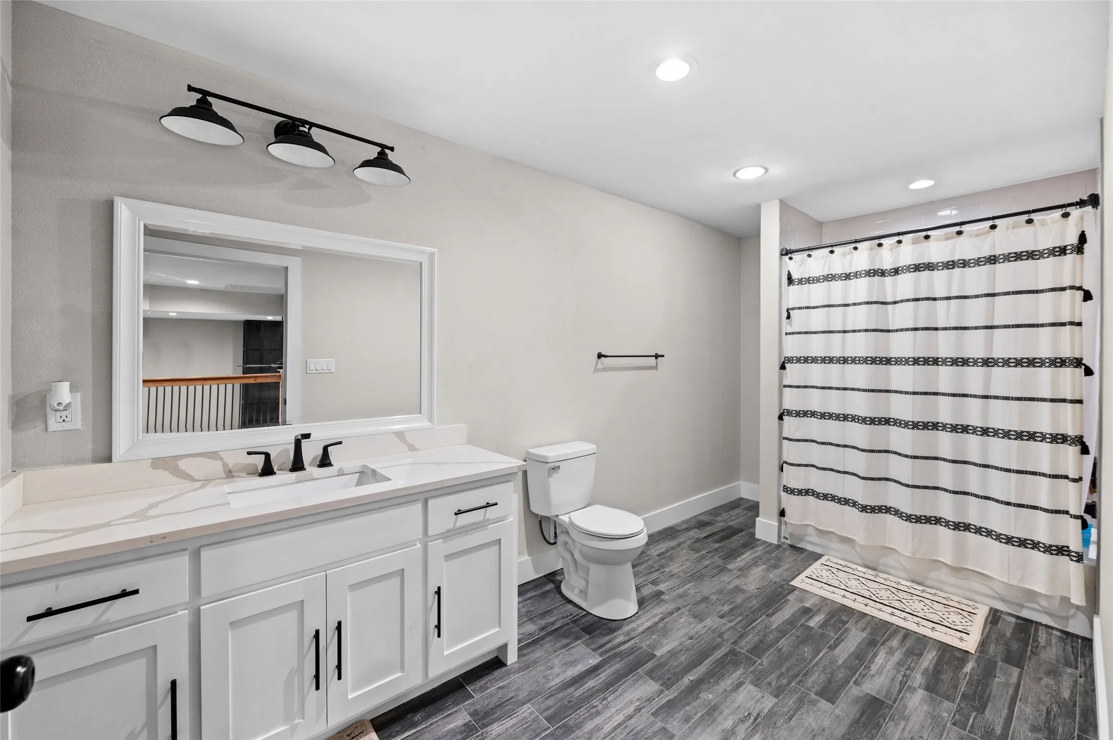 Single Family Residence For Sale in Wood County , 373 County road 3832, Hawkins, Texas 75765, 3 Bedroom, 3 Bathroom, 2 Garage spaces, 3,700 Sqft, built in 2022, mls#21395337, Real Estate Agent in Hawkins, Homes For Sale in Wood county, Homes For Sale in Hawkins, Realtor in Hawkins Texas, Real Estate Brokerage Independent Realty Texas, Luminita Cordes Realtor