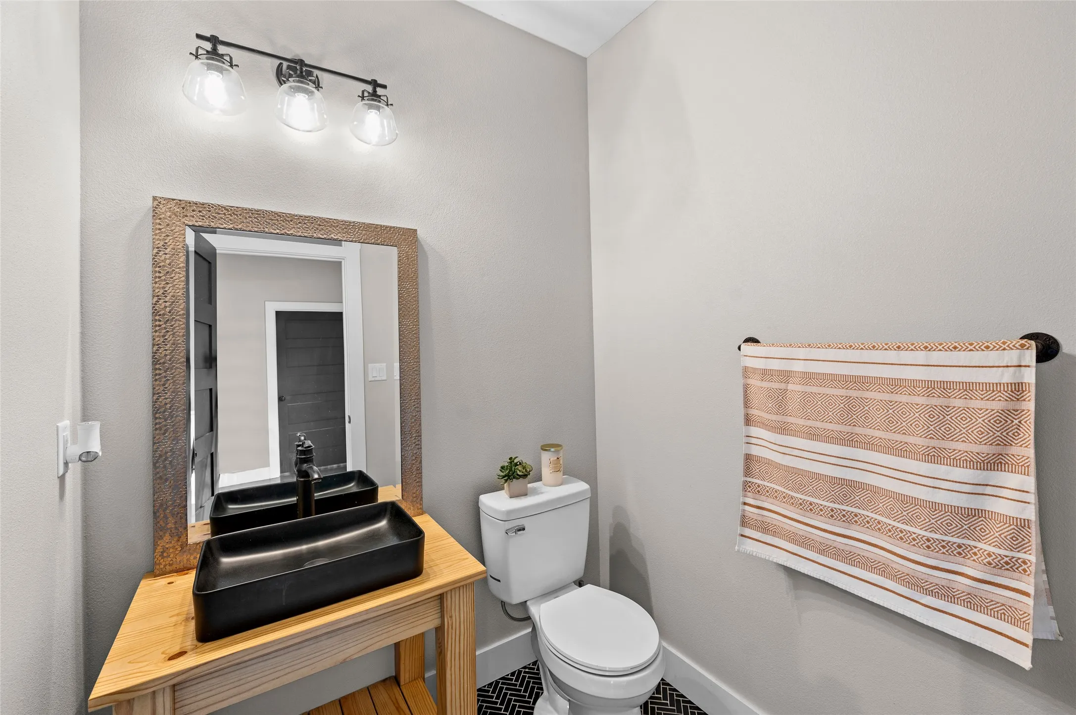 Single Family Residence For Sale in Wood County , 373 County road 3832, Hawkins, Texas 75765, 3 Bedroom, 3 Bathroom, 2 Garage spaces, 3,700 Sqft, built in 2022, mls#21395337, Real Estate Agent in Hawkins, Homes For Sale in Wood county, Homes For Sale in Hawkins, Realtor in Hawkins Texas, Real Estate Brokerage Independent Realty Texas, Luminita Cordes Realtor
