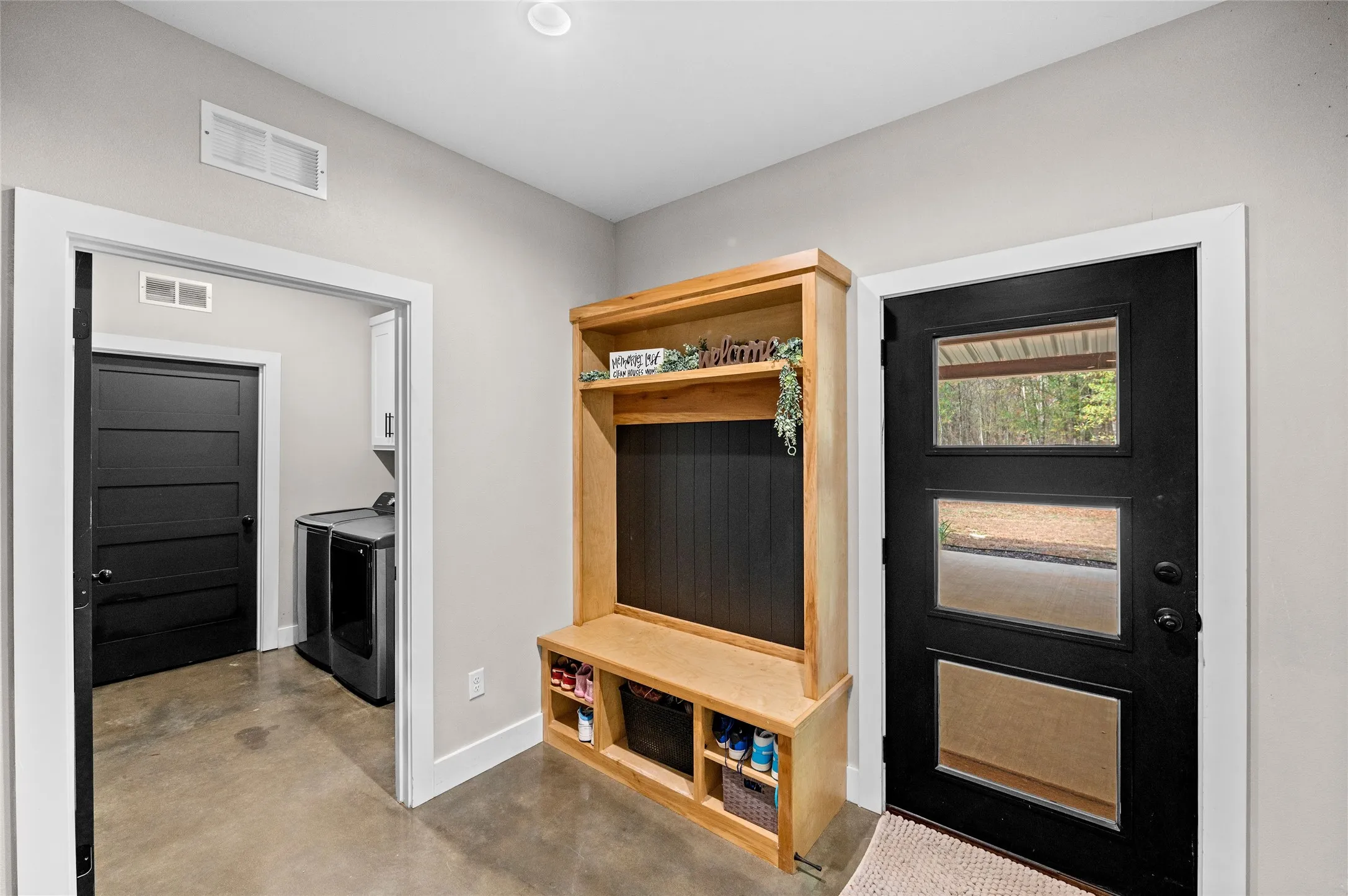 Single Family Residence For Sale in Wood County , 373 County road 3832, Hawkins, Texas 75765, 3 Bedroom, 3 Bathroom, 2 Garage spaces, 3,700 Sqft, built in 2022, mls#21395337, Real Estate Agent in Hawkins, Homes For Sale in Wood county, Homes For Sale in Hawkins, Realtor in Hawkins Texas, Real Estate Brokerage Independent Realty Texas, Luminita Cordes Realtor
