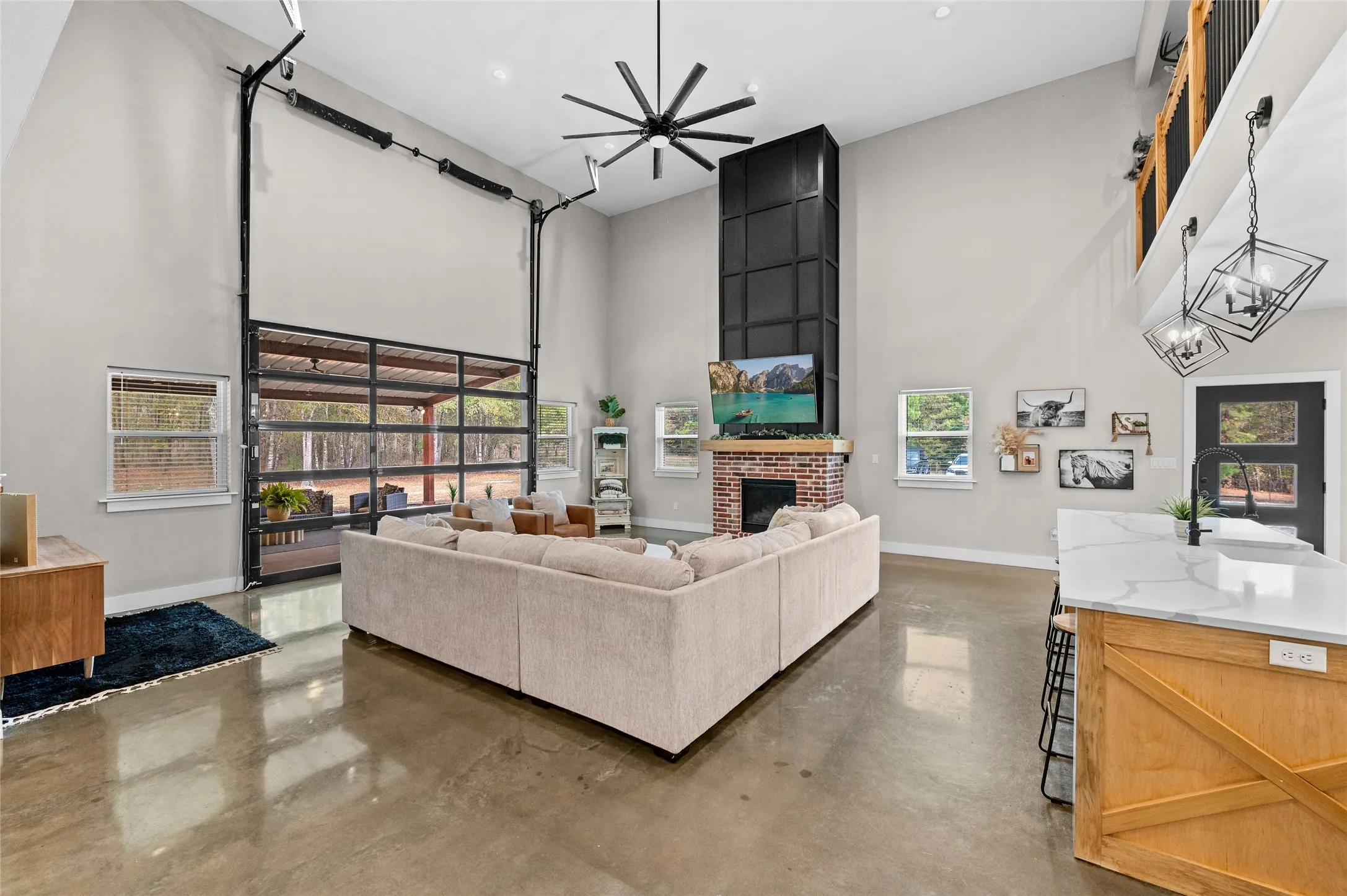 Single Family Residence For Sale in Wood County , 373 County road 3832, Hawkins, Texas 75765, 3 Bedroom, 3 Bathroom, 2 Garage spaces, 3,700 Sqft, built in 2022, mls#21395337, Real Estate Agent in Hawkins, Homes For Sale in Wood county, Homes For Sale in Hawkins, Realtor in Hawkins Texas, Real Estate Brokerage Independent Realty Texas, Luminita Cordes Realtor