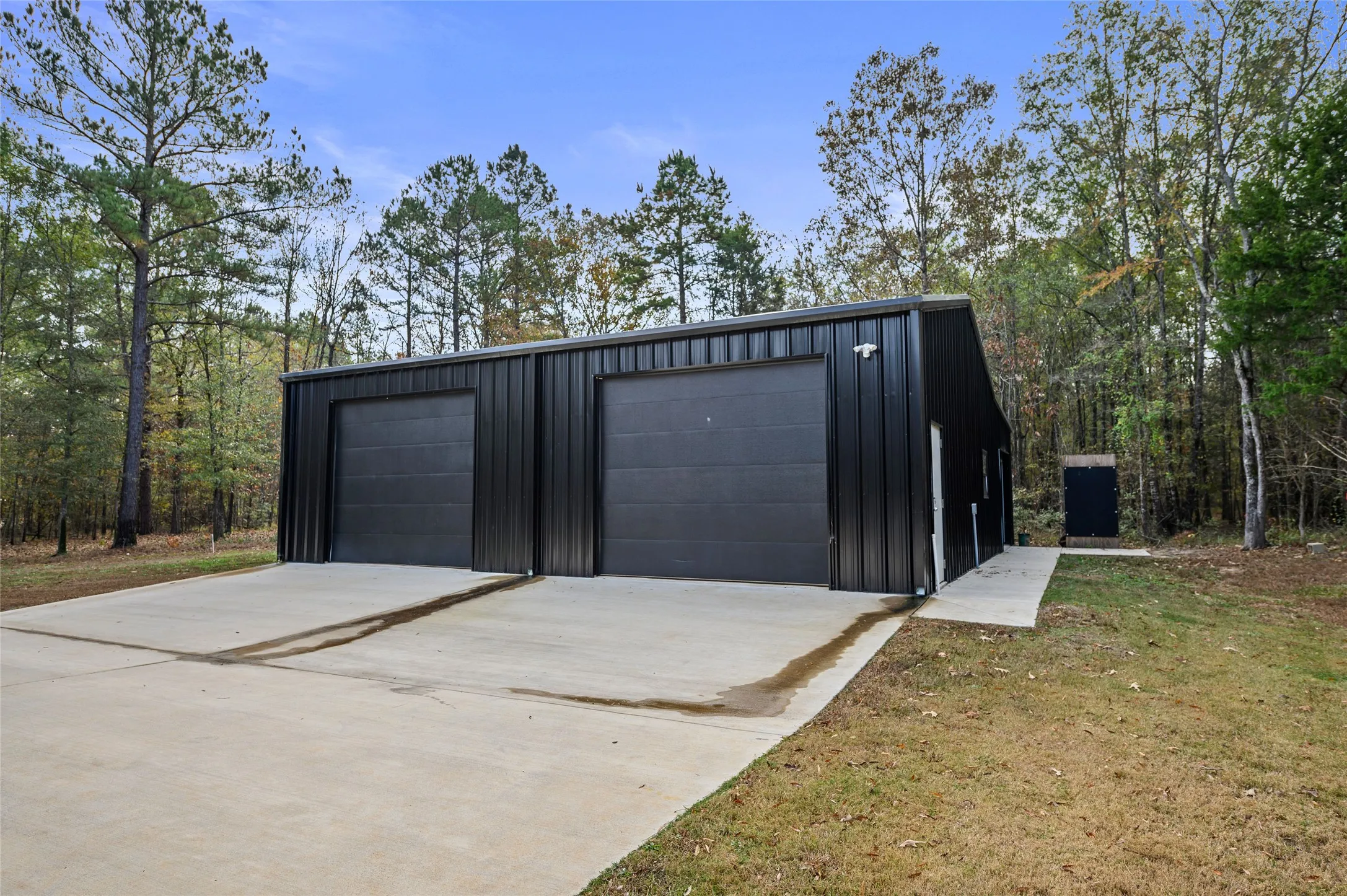 Single Family Residence For Sale in Wood County , 373 County road 3832, Hawkins, Texas 75765, 3 Bedroom, 3 Bathroom, 2 Garage spaces, 3,700 Sqft, built in 2022, mls#21395337, Real Estate Agent in Hawkins, Homes For Sale in Wood county, Homes For Sale in Hawkins, Realtor in Hawkins Texas, Real Estate Brokerage Independent Realty Texas, Luminita Cordes Realtor