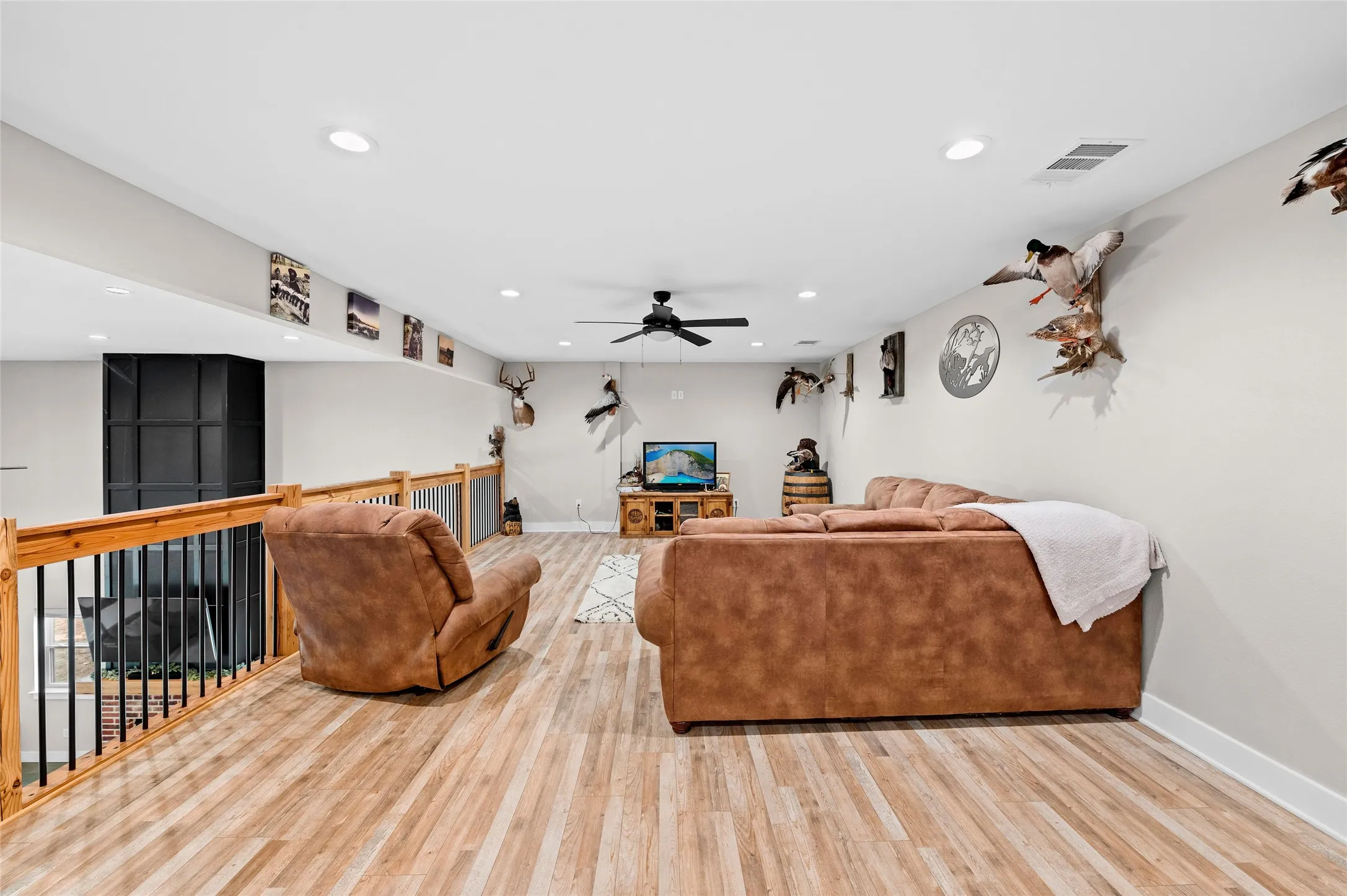 Single Family Residence For Sale in Wood County , 373 County road 3832, Hawkins, Texas 75765, 3 Bedroom, 3 Bathroom, 2 Garage spaces, 3,700 Sqft, built in 2022, mls#21395337, Real Estate Agent in Hawkins, Homes For Sale in Wood county, Homes For Sale in Hawkins, Realtor in Hawkins Texas, Real Estate Brokerage Independent Realty Texas, Luminita Cordes Realtor