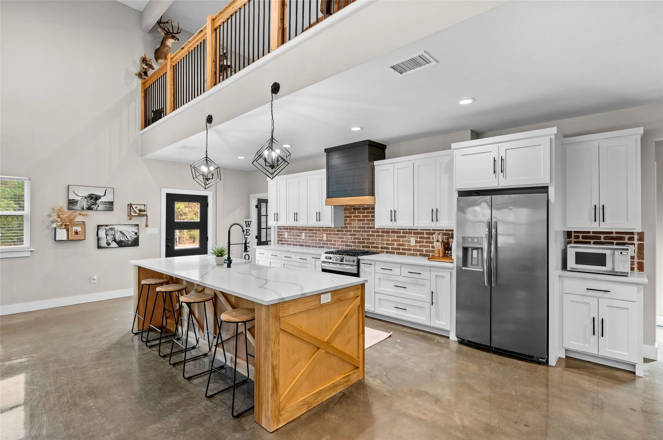 Single Family Residence For Sale in Wood County , 373 County road 3832, Hawkins, Texas 75765, 3 Bedroom, 3 Bathroom, 2 Garage spaces, 3,700 Sqft, built in 2022, mls#21395337, Real Estate Agent in Hawkins, Homes For Sale in Wood county, Homes For Sale in Hawkins, Realtor in Hawkins Texas, Real Estate Brokerage Independent Realty Texas, Luminita Cordes Realtor
