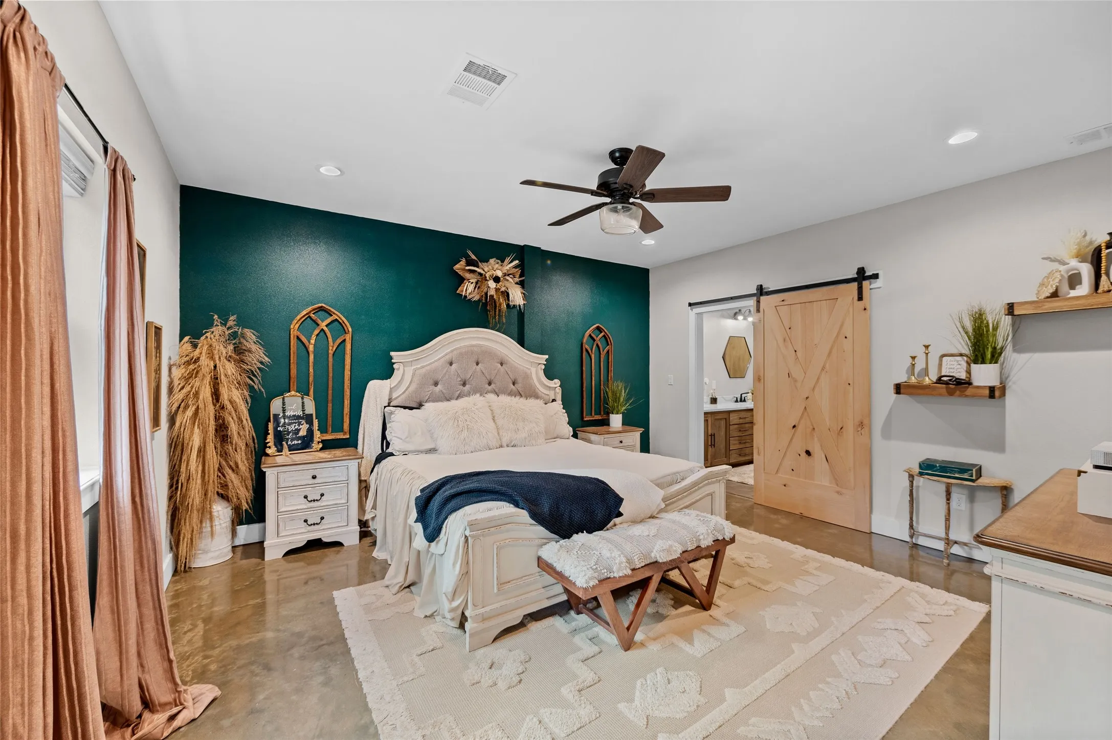 Single Family Residence For Sale in Wood County , 373 County road 3832, Hawkins, Texas 75765, 3 Bedroom, 3 Bathroom, 2 Garage spaces, 3,700 Sqft, built in 2022, mls#21395337, Real Estate Agent in Hawkins, Homes For Sale in Wood county, Homes For Sale in Hawkins, Realtor in Hawkins Texas, Real Estate Brokerage Independent Realty Texas, Luminita Cordes Realtor