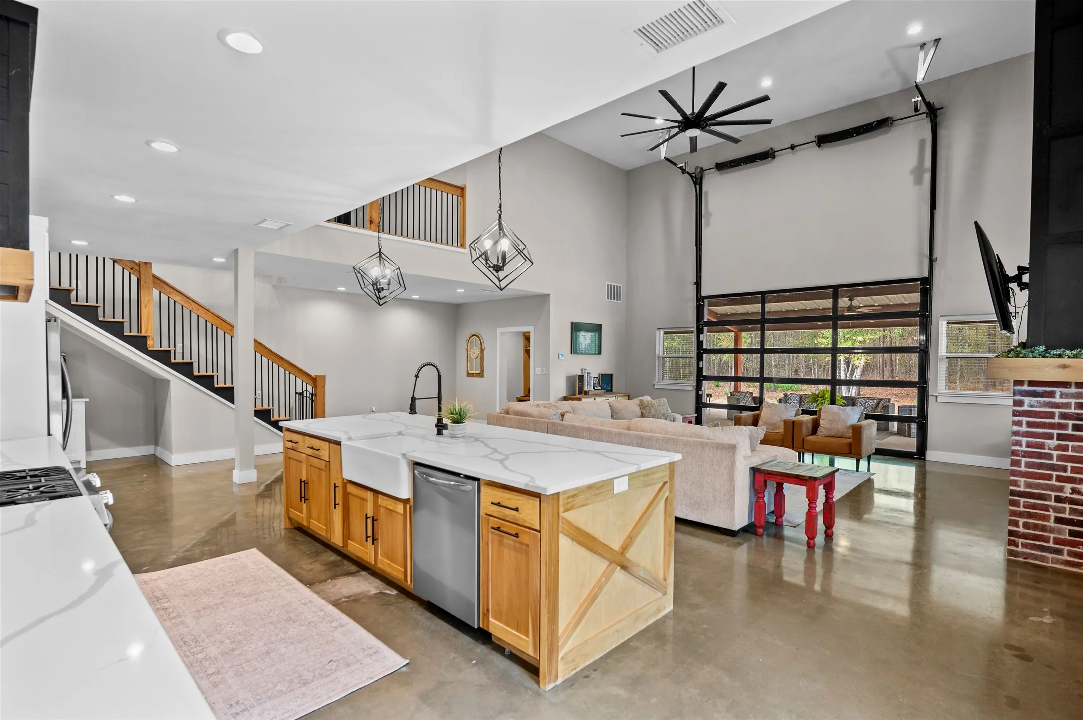 Single Family Residence For Sale in Wood County , 373 County road 3832, Hawkins, Texas 75765, 3 Bedroom, 3 Bathroom, 2 Garage spaces, 3,700 Sqft, built in 2022, mls#21395337, Real Estate Agent in Hawkins, Homes For Sale in Wood county, Homes For Sale in Hawkins, Realtor in Hawkins Texas, Real Estate Brokerage Independent Realty Texas, Luminita Cordes Realtor