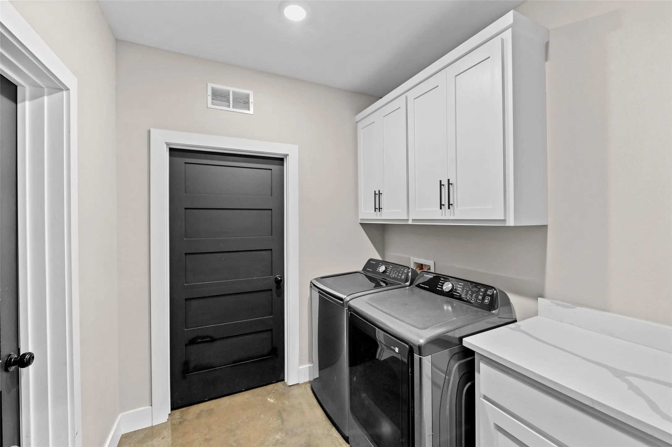 Single Family Residence For Sale in Wood County , 373 County road 3832, Hawkins, Texas 75765, 3 Bedroom, 3 Bathroom, 2 Garage spaces, 3,700 Sqft, built in 2022, mls#21395337, Real Estate Agent in Hawkins, Homes For Sale in Wood county, Homes For Sale in Hawkins, Realtor in Hawkins Texas, Real Estate Brokerage Independent Realty Texas, Luminita Cordes Realtor