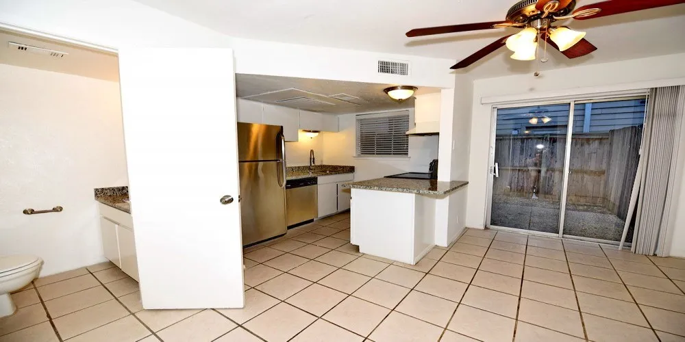 Condominium For Rent in Dallas County , 4033 Gilbert Avenue 103, Dallas, Texas 75219, 2 Bedroom, 2 Bathroom, Garage spaces, 836 Sqft, built in 1972, mls#21395544, Real Estate Agent in Dallas, Homes For Rent in Dallas county, Homes For Rent in Dallas, Realtor in Dallas Texas, Real Estate Brokerage Independent Realty Texas, Luminita Cordes Realtor