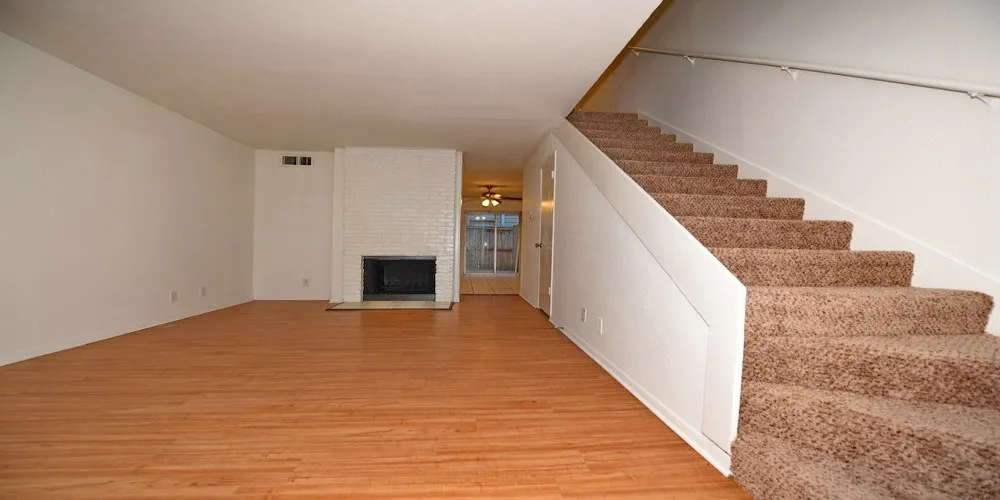 Condominium For Rent in Dallas County , 4033 Gilbert Avenue 103, Dallas, Texas 75219, 2 Bedroom, 2 Bathroom, Garage spaces, 836 Sqft, built in 1972, mls#21395544, Real Estate Agent in Dallas, Homes For Rent in Dallas county, Homes For Rent in Dallas, Realtor in Dallas Texas, Real Estate Brokerage Independent Realty Texas, Luminita Cordes Realtor