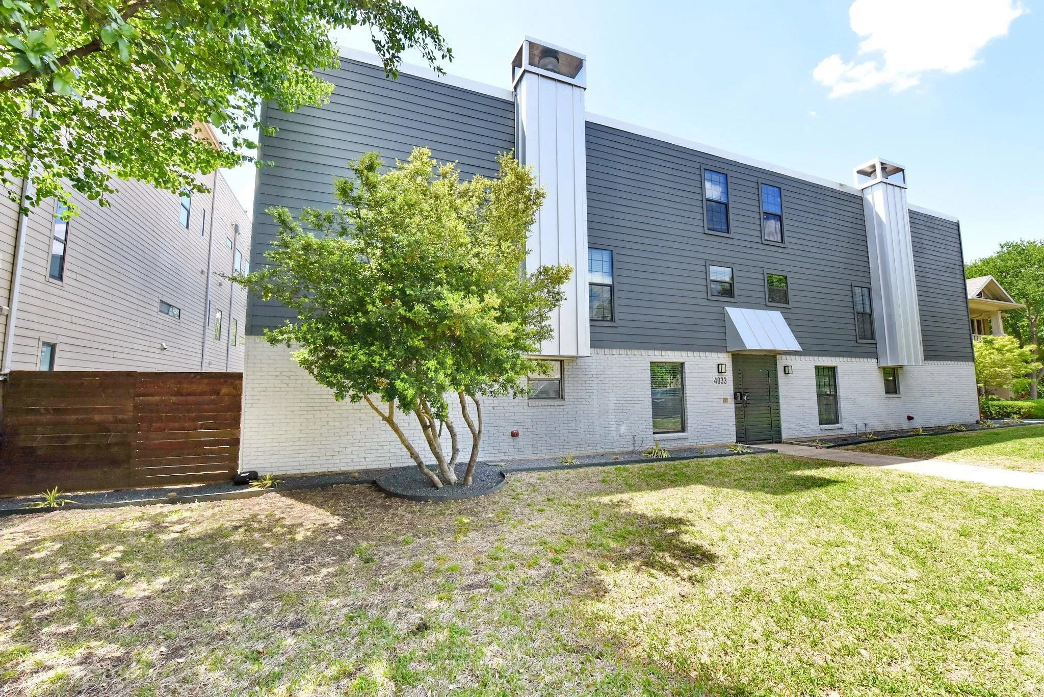 Condominium For Rent in Dallas County , 4033 Gilbert Avenue 103, Dallas, Texas 75219, 2 Bedroom, 2 Bathroom, Garage spaces, 836 Sqft, built in 1972, mls#21395544, Real Estate Agent in Dallas, Homes For Rent in Dallas county, Homes For Rent in Dallas, Realtor in Dallas Texas, Real Estate Brokerage Independent Realty Texas, Luminita Cordes Realtor