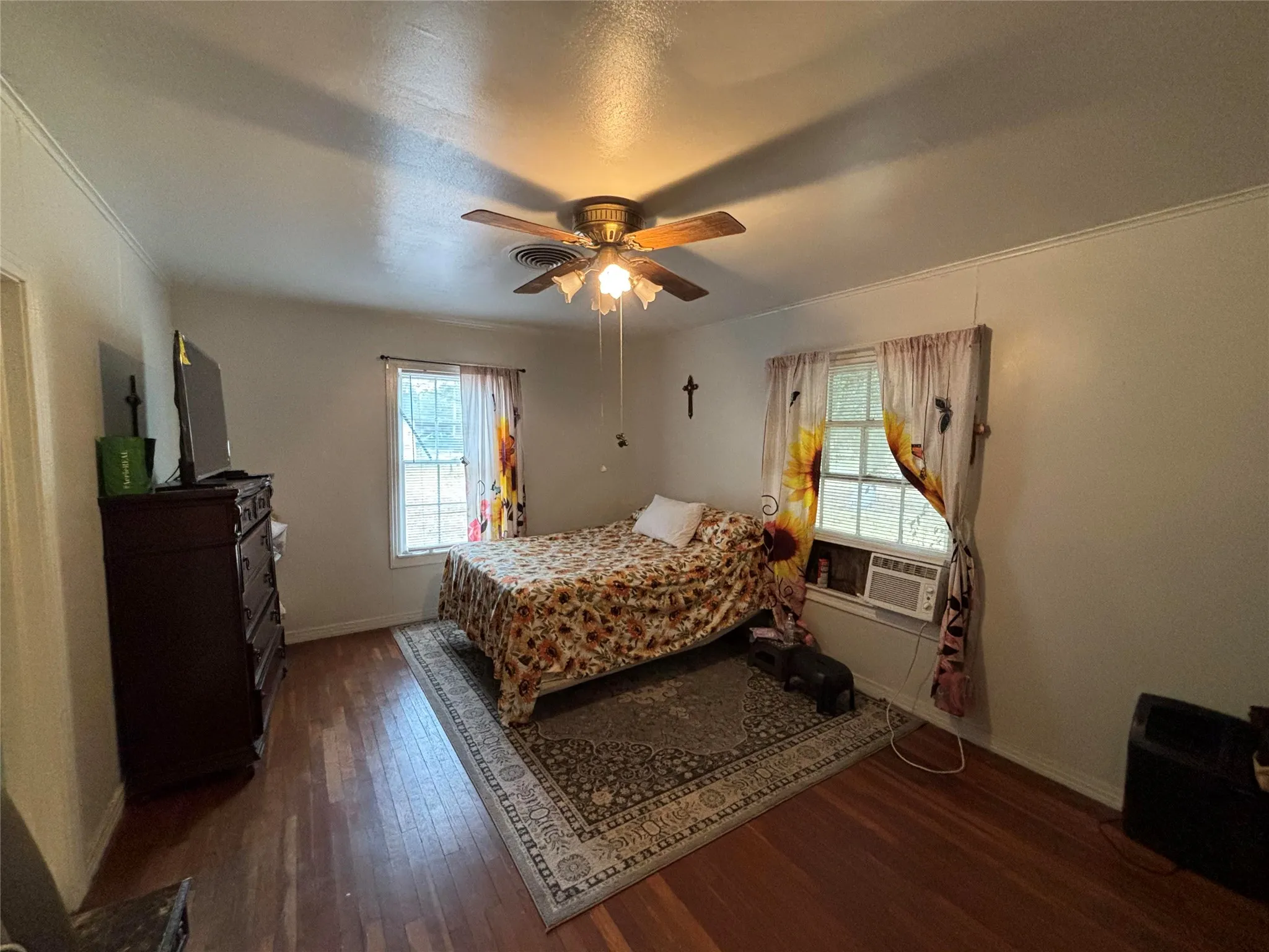 Single Family Residence For Sale in Navarro County , 301 SE 5th Street, Kerens, Texas 75144, 3 Bedroom, 2 Bathroom, 1 Garage spaces, 1,839 Sqft, built in 1945, mls#21386930, Real Estate Agent in Kerens, Homes For Sale in Navarro county, Homes For Sale in Kerens, Realtor in Kerens Texas, Real Estate Brokerage Independent Realty Texas, Luminita Cordes Realtor