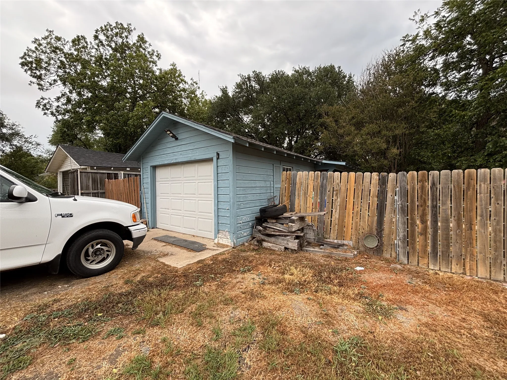 Single Family Residence For Sale in Navarro County , 301 SE 5th Street, Kerens, Texas 75144, 3 Bedroom, 2 Bathroom, 1 Garage spaces, 1,839 Sqft, built in 1945, mls#21386930, Real Estate Agent in Kerens, Homes For Sale in Navarro county, Homes For Sale in Kerens, Realtor in Kerens Texas, Real Estate Brokerage Independent Realty Texas, Luminita Cordes Realtor