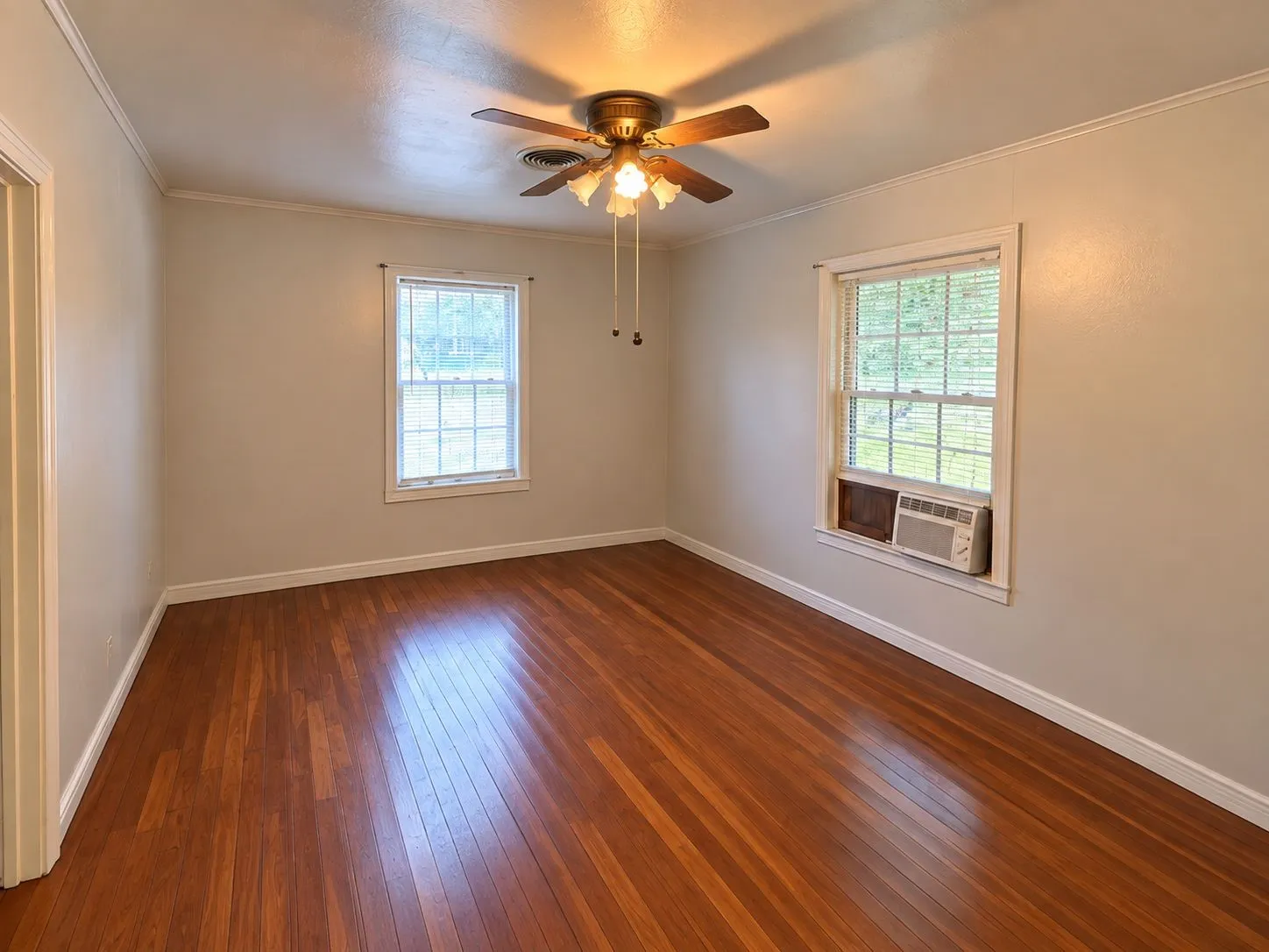 Single Family Residence For Sale in Navarro County , 301 SE 5th Street, Kerens, Texas 75144, 3 Bedroom, 2 Bathroom, 1 Garage spaces, 1,839 Sqft, built in 1945, mls#21386930, Real Estate Agent in Kerens, Homes For Sale in Navarro county, Homes For Sale in Kerens, Realtor in Kerens Texas, Real Estate Brokerage Independent Realty Texas, Luminita Cordes Realtor