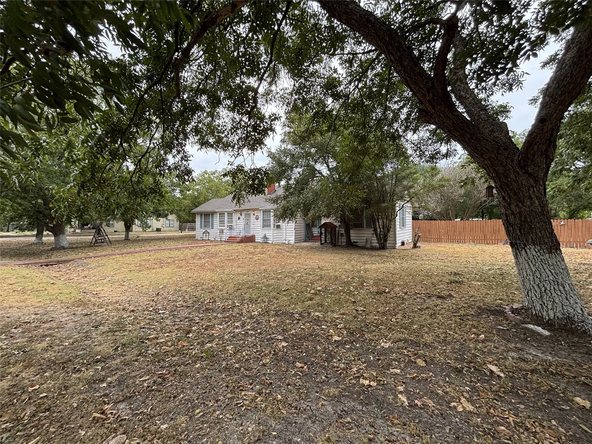 Single Family Residence For Sale in Navarro County , 301 SE 5th Street, Kerens, Texas 75144, 3 Bedroom, 2 Bathroom, 1 Garage spaces, 1,839 Sqft, built in 1945, mls#21386930, Real Estate Agent in Kerens, Homes For Sale in Navarro county, Homes For Sale in Kerens, Realtor in Kerens Texas, Real Estate Brokerage Independent Realty Texas, Luminita Cordes Realtor