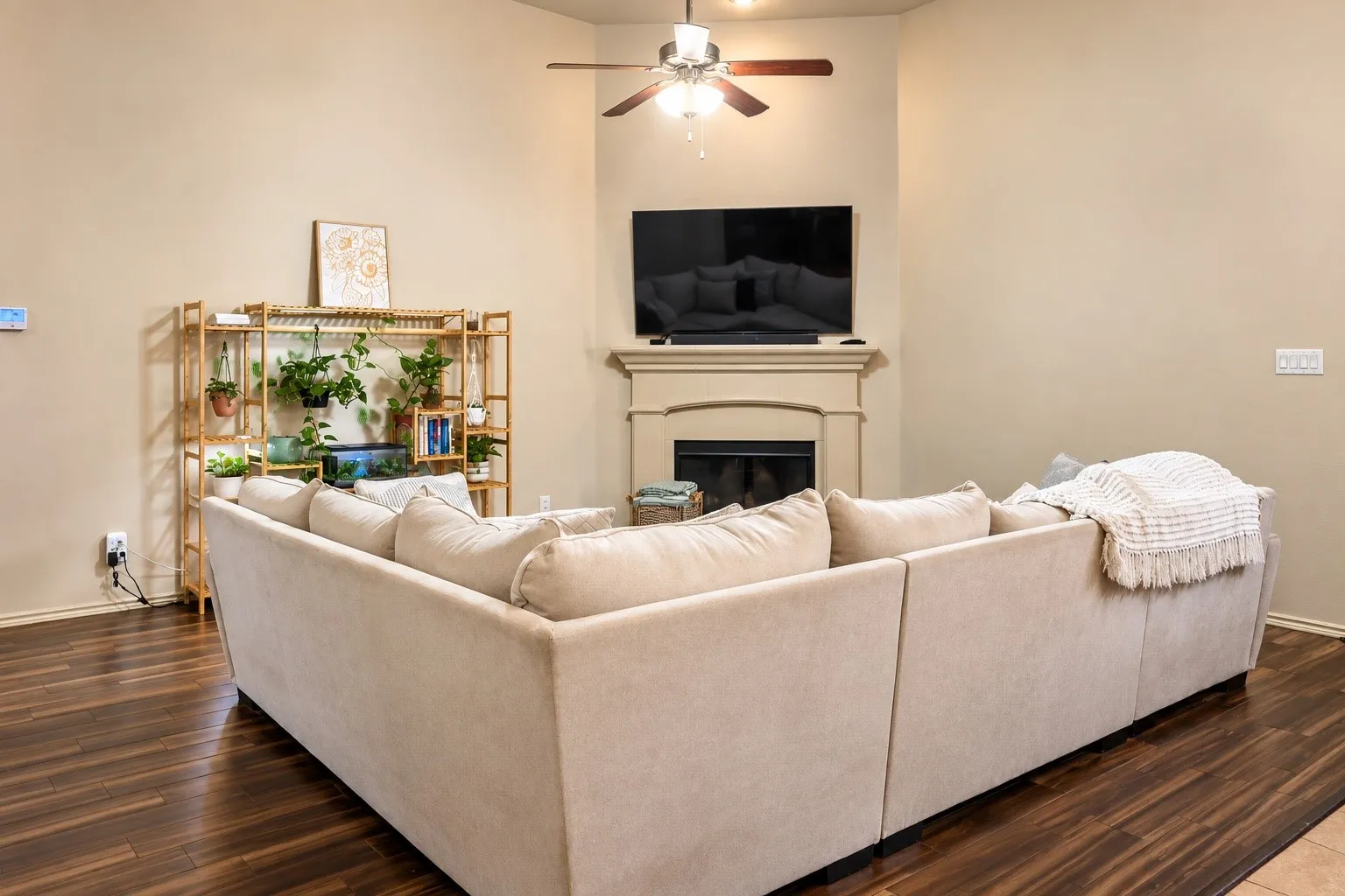 Single Family Residence For Rent in Tarrant County , 532 Vidalia Court, Fort Worth, Texas 76052, 3 Bedroom, 2 Bathroom, 2 Garage spaces, 1,589 Sqft, built in 2012, mls#21395427, Real Estate Agent in Fort Worth, Homes For Rent in Tarrant county, Homes For Rent in Fort Worth, Realtor in Fort Worth Texas, Real Estate Brokerage Independent Realty Texas, Luminita Cordes Realtor