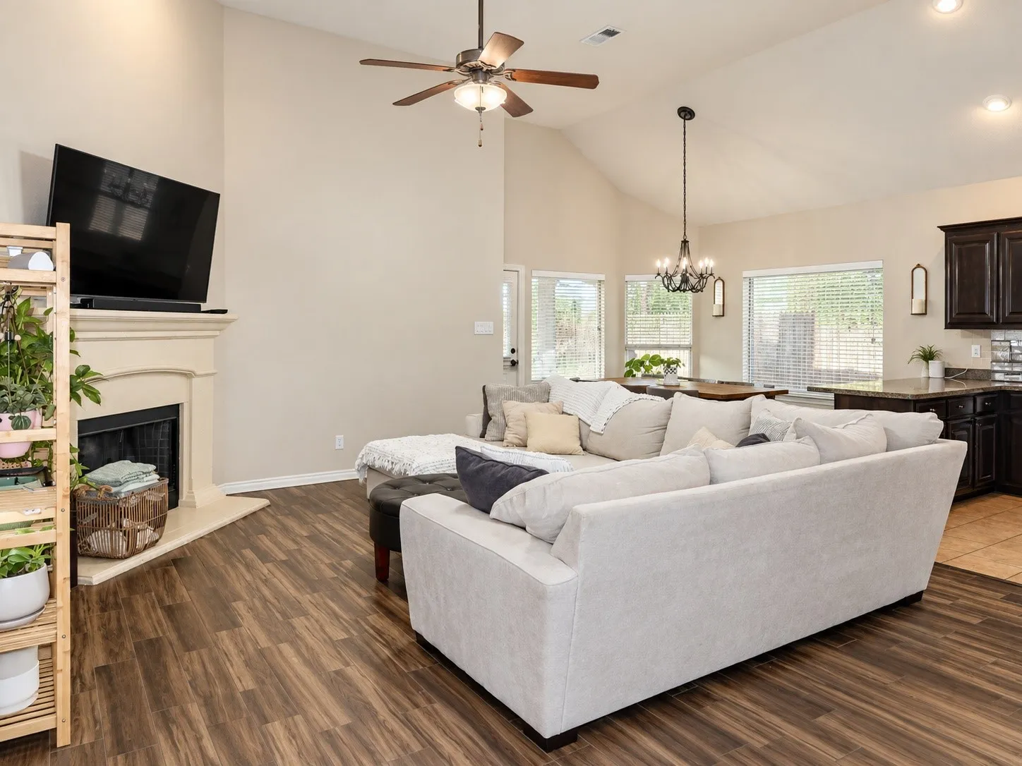 Single Family Residence For Rent in Tarrant County , 532 Vidalia Court, Fort Worth, Texas 76052, 3 Bedroom, 2 Bathroom, 2 Garage spaces, 1,589 Sqft, built in 2012, mls#21395427, Real Estate Agent in Fort Worth, Homes For Rent in Tarrant county, Homes For Rent in Fort Worth, Realtor in Fort Worth Texas, Real Estate Brokerage Independent Realty Texas, Luminita Cordes Realtor