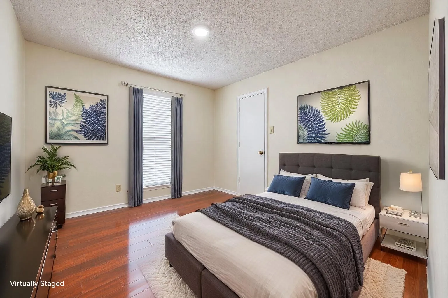 Recessed ceiling lighting, wood-finish flooring, and a window with blinds