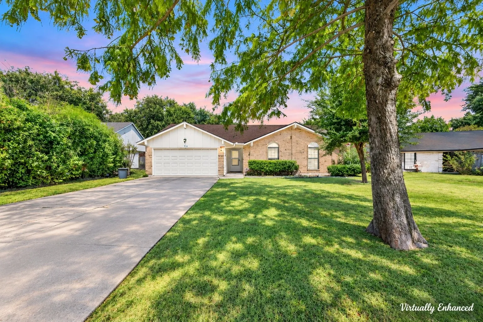 Single Family Residence For Sale in Dallas County , 718 Southridge Court, Grand Prairie, Texas 75052, 3 Bedroom, 2 Bathroom, 2 Garage spaces, 1,557 Sqft, built in 1983, mls#21393998, Real Estate Agent in Grand Prairie, Homes For Sale in Dallas county, Homes For Sale in Grand Prairie, Realtor in Grand Prairie Texas, Real Estate Brokerage Independent Realty Texas, Luminita Cordes Realtor