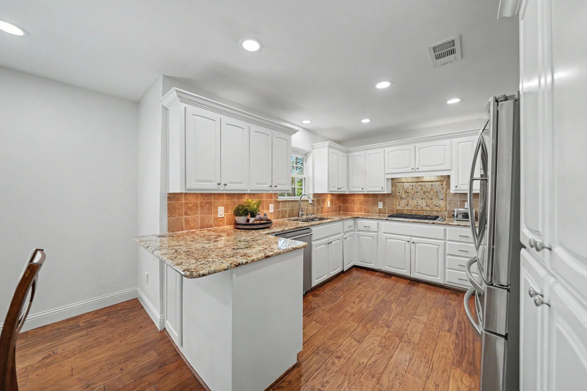 Single Family Residence For Sale in Collin County , 3625 Matterhorn Drive, Plano, Texas 75075, 3 Bedroom, 3 Bathroom, 2 Garage spaces, 2,349 Sqft, built in 1977, mls#21392022, Real Estate Agent in Plano, Homes For Sale in Collin county, Homes For Sale in Plano, Realtor in Plano Texas, Real Estate Brokerage Independent Realty Texas, Luminita Cordes Realtor