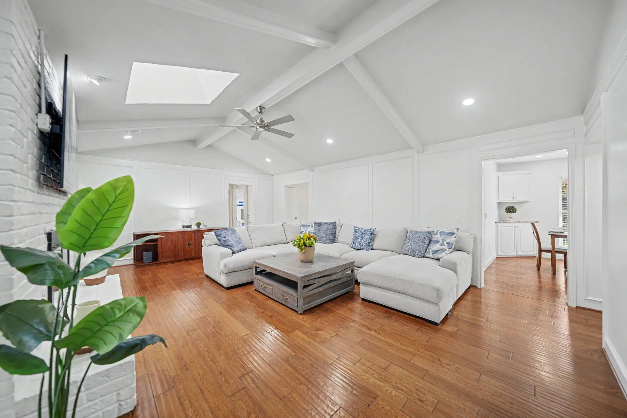 Single Family Residence For Sale in Collin County , 3625 Matterhorn Drive, Plano, Texas 75075, 3 Bedroom, 3 Bathroom, 2 Garage spaces, 2,349 Sqft, built in 1977, mls#21392022, Real Estate Agent in Plano, Homes For Sale in Collin county, Homes For Sale in Plano, Realtor in Plano Texas, Real Estate Brokerage Independent Realty Texas, Luminita Cordes Realtor