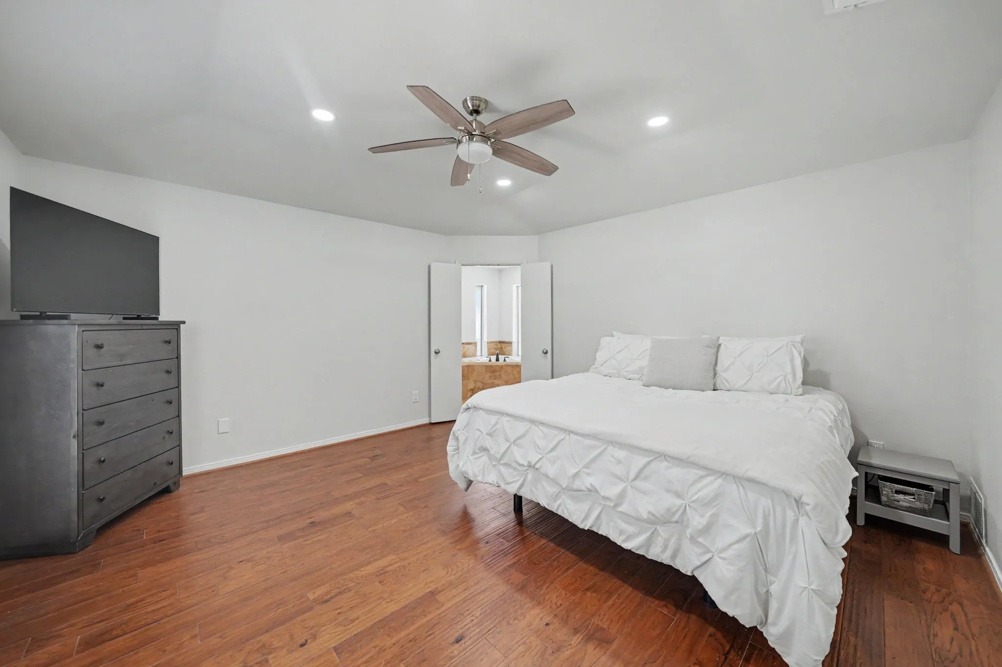 Single Family Residence For Sale in Collin County , 3625 Matterhorn Drive, Plano, Texas 75075, 3 Bedroom, 3 Bathroom, 2 Garage spaces, 2,349 Sqft, built in 1977, mls#21392022, Real Estate Agent in Plano, Homes For Sale in Collin county, Homes For Sale in Plano, Realtor in Plano Texas, Real Estate Brokerage Independent Realty Texas, Luminita Cordes Realtor