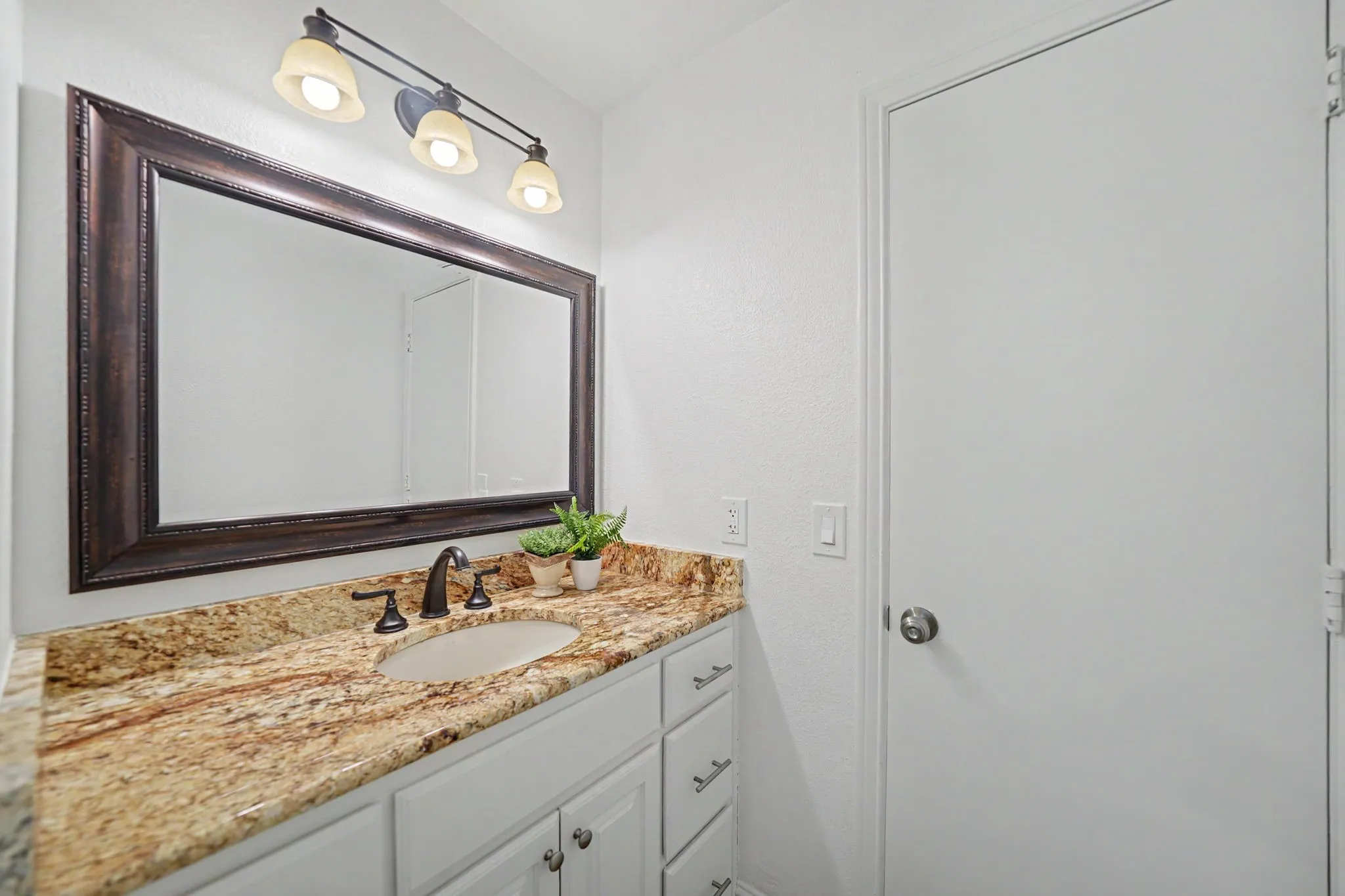 Single Family Residence For Sale in Collin County , 3625 Matterhorn Drive, Plano, Texas 75075, 3 Bedroom, 3 Bathroom, 2 Garage spaces, 2,349 Sqft, built in 1977, mls#21392022, Real Estate Agent in Plano, Homes For Sale in Collin county, Homes For Sale in Plano, Realtor in Plano Texas, Real Estate Brokerage Independent Realty Texas, Luminita Cordes Realtor
