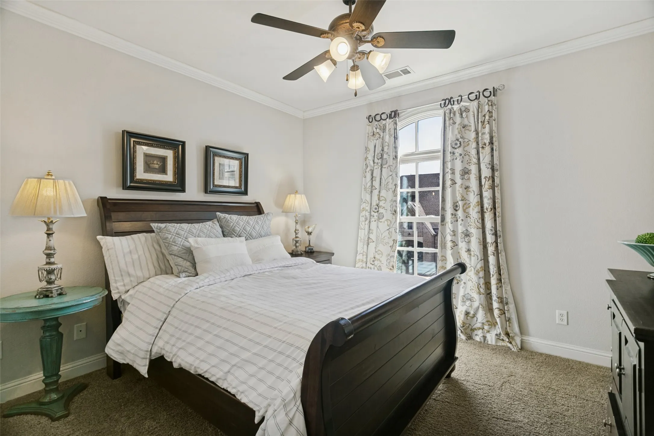 Guest bedroom