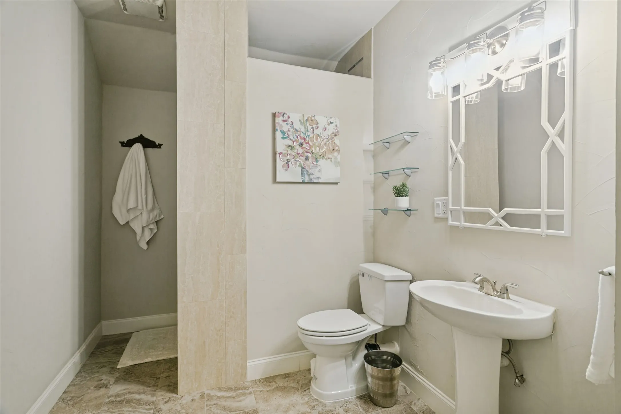 Ensuite guest bathroom.