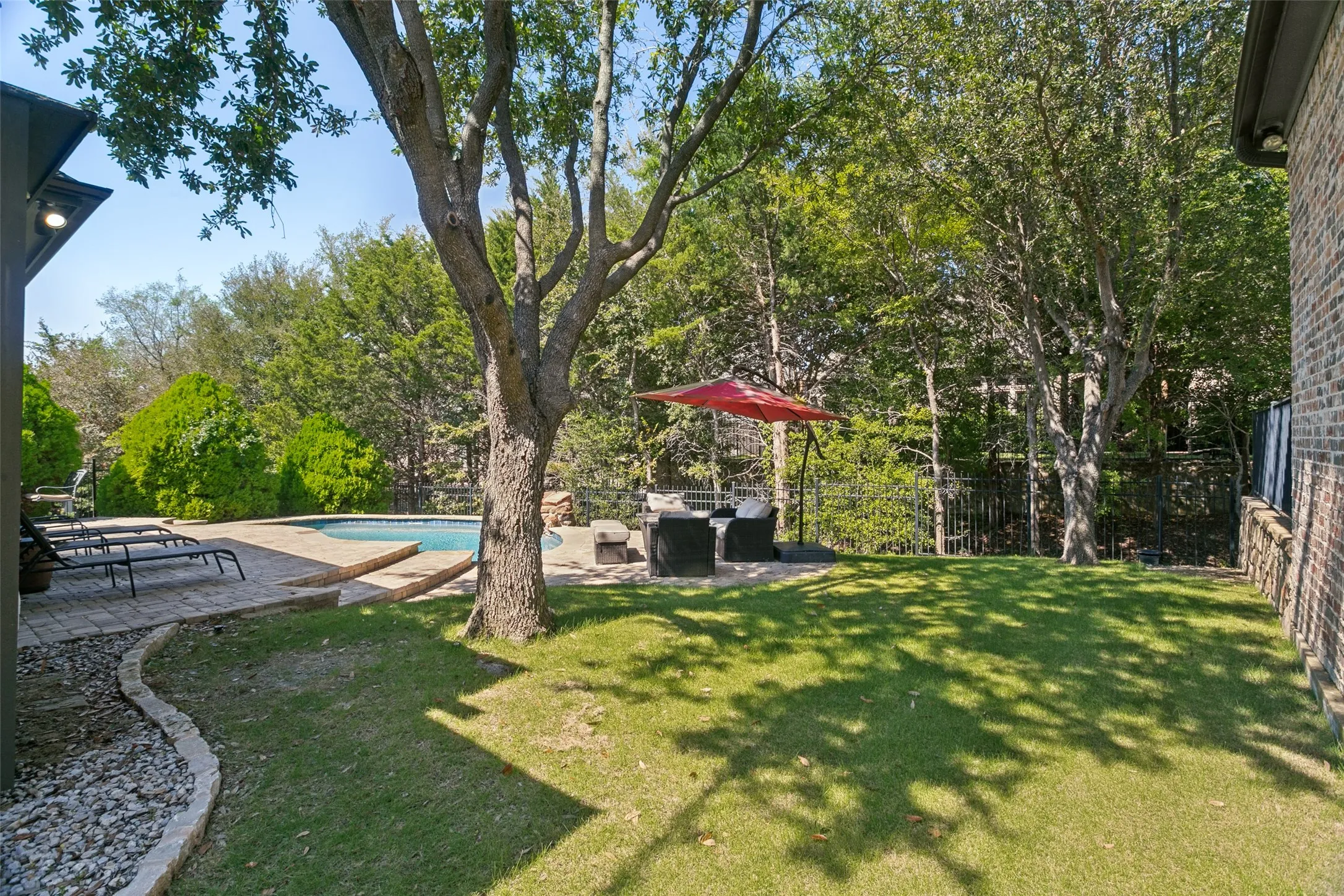 Plenty of runaround space for two or four llegged family members.