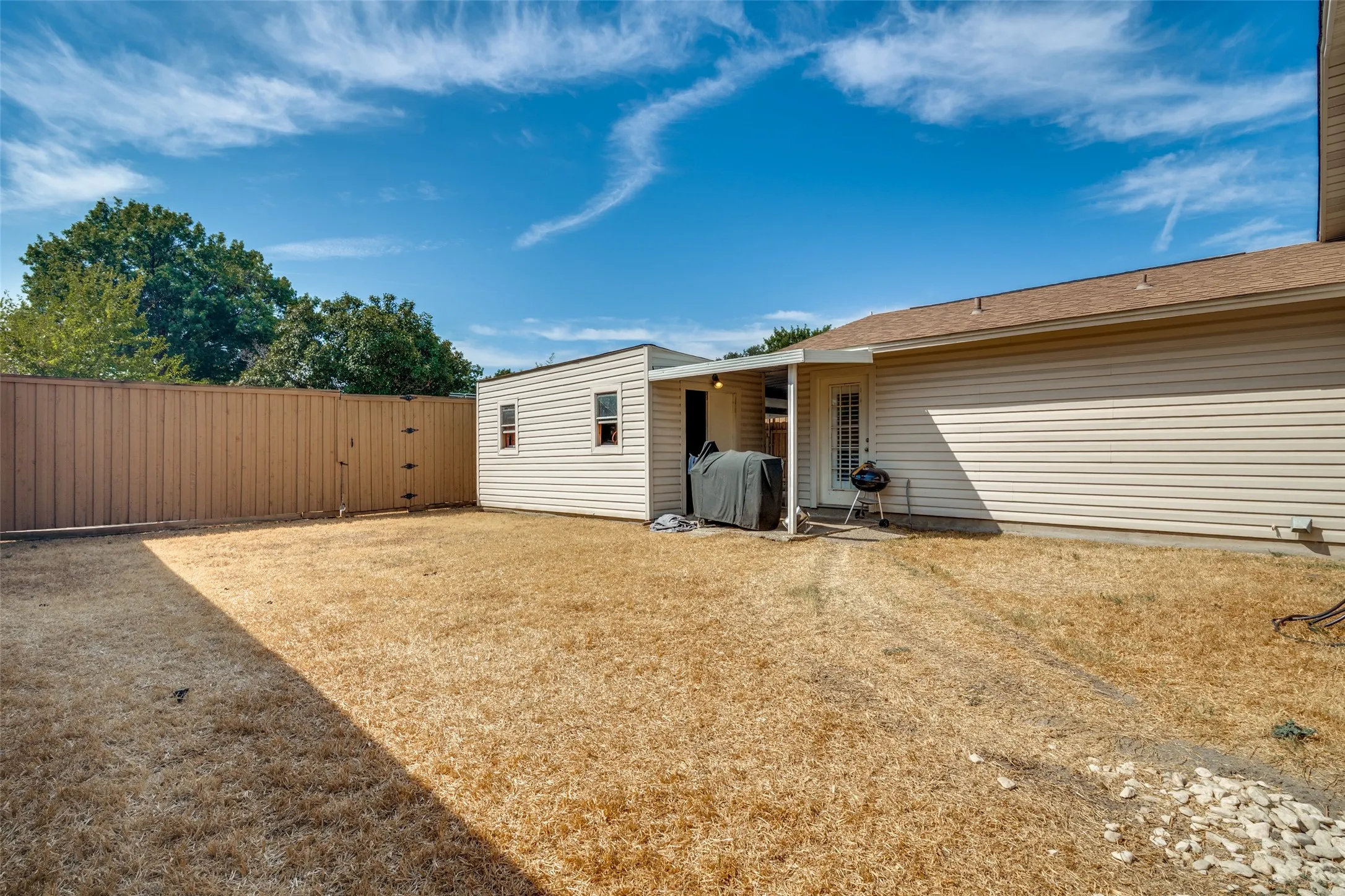 Single Family Residence For Sale in Dallas County , 2202 Village Crest Drive, Garland, Texas 75044, 3 Bedroom, 3 Bathroom, Garage spaces, 1,988 Sqft, built in 1974, mls#21395551, Real Estate Agent in Garland, Homes For Sale in Dallas county, Homes For Sale in Garland, Realtor in Garland Texas, Real Estate Brokerage Independent Realty Texas, Luminita Cordes Realtor