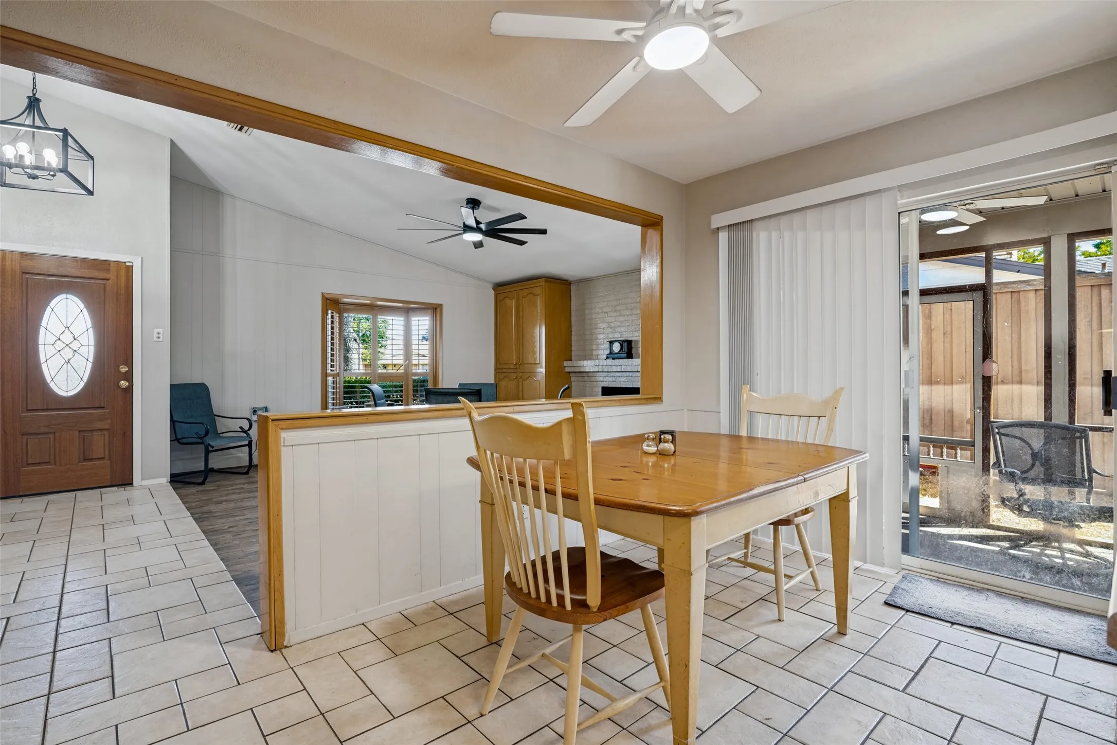 Single Family Residence For Sale in Dallas County , 2202 Village Crest Drive, Garland, Texas 75044, 3 Bedroom, 3 Bathroom, Garage spaces, 1,988 Sqft, built in 1974, mls#21395551, Real Estate Agent in Garland, Homes For Sale in Dallas county, Homes For Sale in Garland, Realtor in Garland Texas, Real Estate Brokerage Independent Realty Texas, Luminita Cordes Realtor