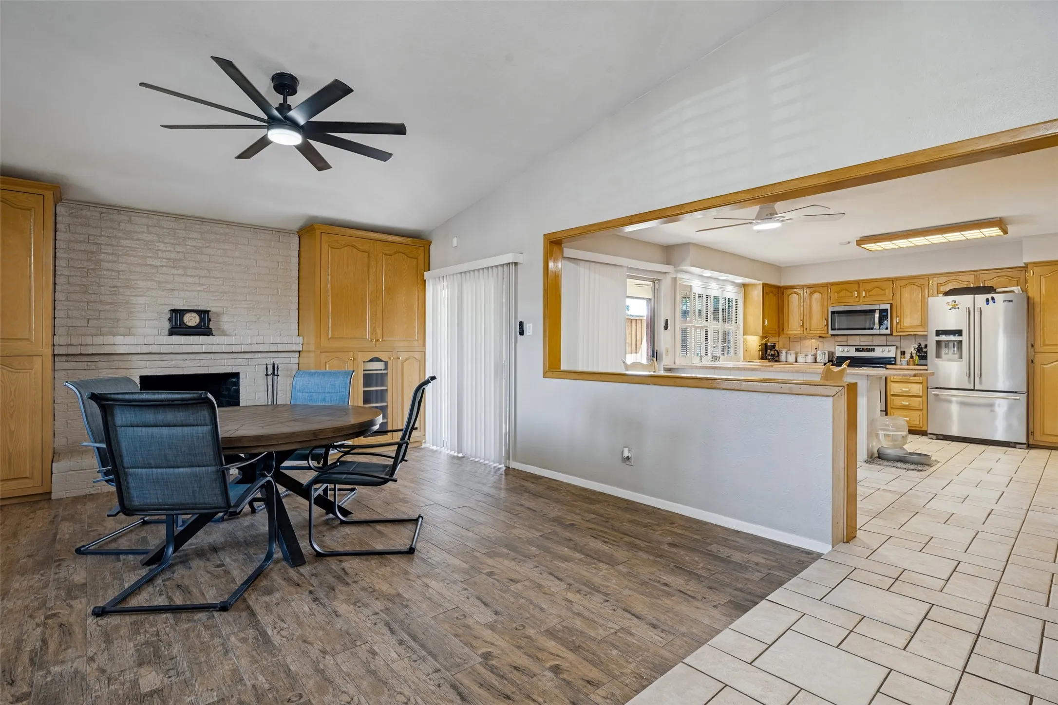 Single Family Residence For Sale in Dallas County , 2202 Village Crest Drive, Garland, Texas 75044, 3 Bedroom, 3 Bathroom, Garage spaces, 1,988 Sqft, built in 1974, mls#21395551, Real Estate Agent in Garland, Homes For Sale in Dallas county, Homes For Sale in Garland, Realtor in Garland Texas, Real Estate Brokerage Independent Realty Texas, Luminita Cordes Realtor