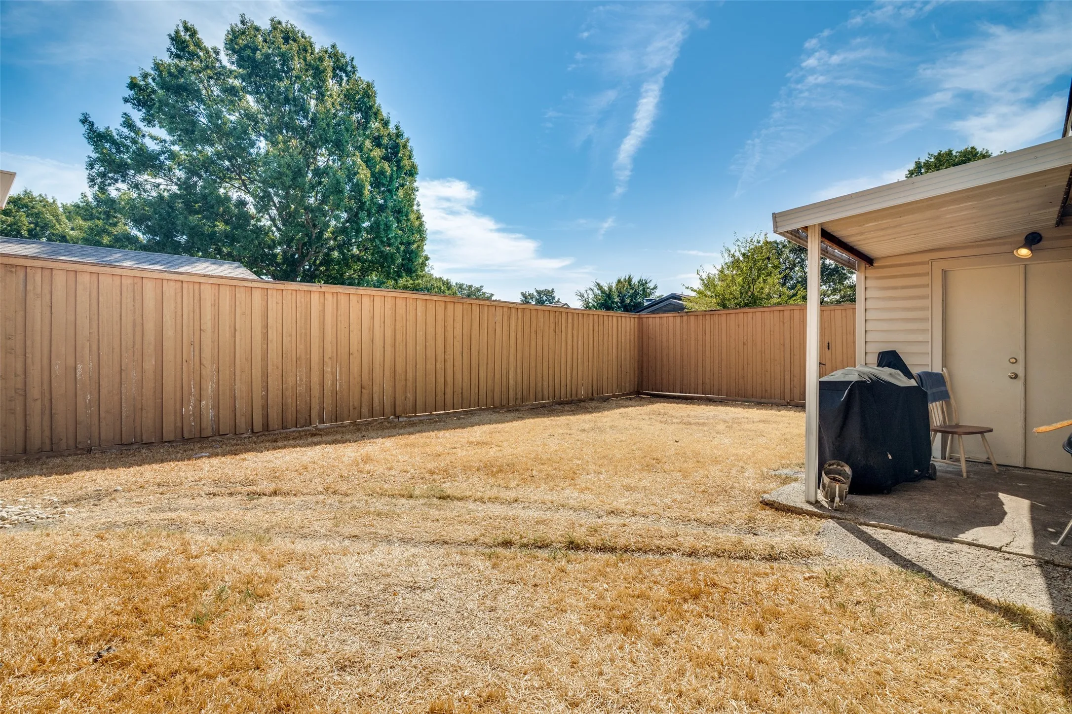 Single Family Residence For Sale in Dallas County , 2202 Village Crest Drive, Garland, Texas 75044, 3 Bedroom, 3 Bathroom, Garage spaces, 1,988 Sqft, built in 1974, mls#21395551, Real Estate Agent in Garland, Homes For Sale in Dallas county, Homes For Sale in Garland, Realtor in Garland Texas, Real Estate Brokerage Independent Realty Texas, Luminita Cordes Realtor