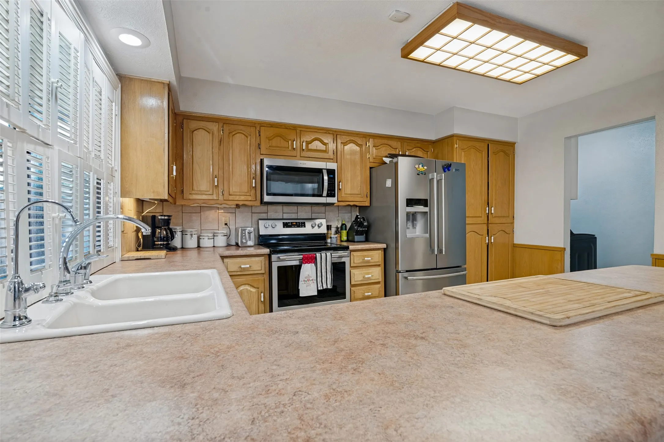Single Family Residence For Sale in Dallas County , 2202 Village Crest Drive, Garland, Texas 75044, 3 Bedroom, 3 Bathroom, Garage spaces, 1,988 Sqft, built in 1974, mls#21395551, Real Estate Agent in Garland, Homes For Sale in Dallas county, Homes For Sale in Garland, Realtor in Garland Texas, Real Estate Brokerage Independent Realty Texas, Luminita Cordes Realtor
