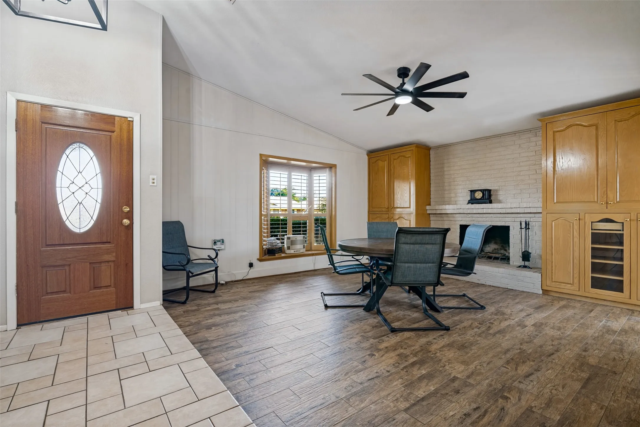 Single Family Residence For Sale in Dallas County , 2202 Village Crest Drive, Garland, Texas 75044, 3 Bedroom, 3 Bathroom, Garage spaces, 1,988 Sqft, built in 1974, mls#21395551, Real Estate Agent in Garland, Homes For Sale in Dallas county, Homes For Sale in Garland, Realtor in Garland Texas, Real Estate Brokerage Independent Realty Texas, Luminita Cordes Realtor