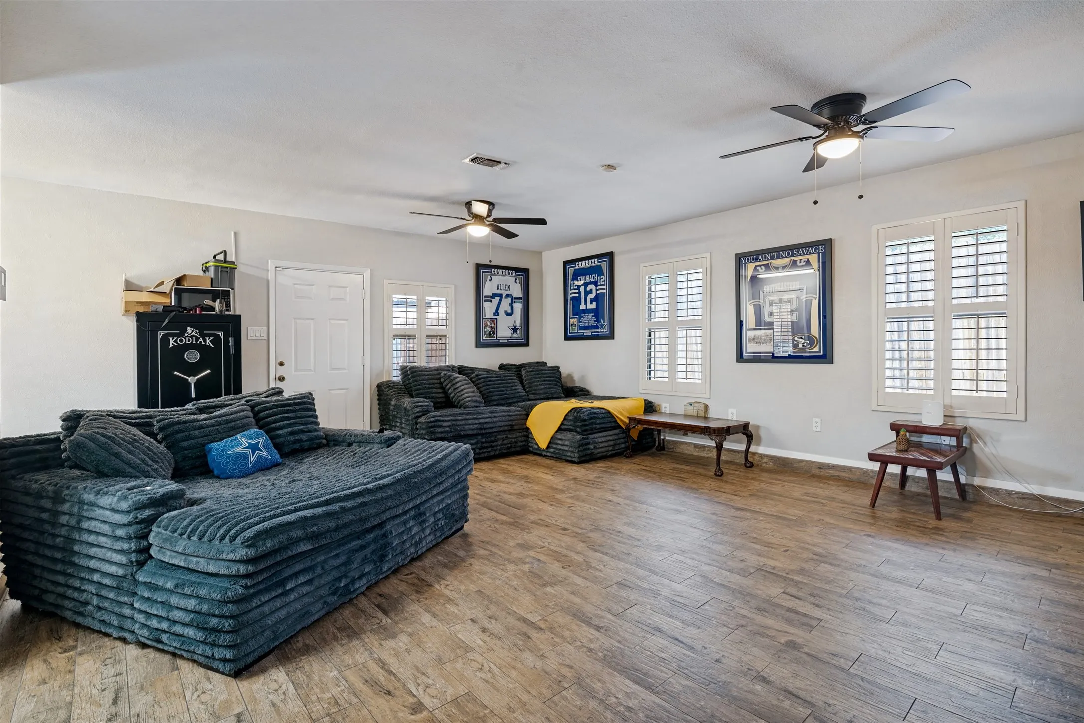 Single Family Residence For Sale in Dallas County , 2202 Village Crest Drive, Garland, Texas 75044, 3 Bedroom, 3 Bathroom, Garage spaces, 1,988 Sqft, built in 1974, mls#21395551, Real Estate Agent in Garland, Homes For Sale in Dallas county, Homes For Sale in Garland, Realtor in Garland Texas, Real Estate Brokerage Independent Realty Texas, Luminita Cordes Realtor