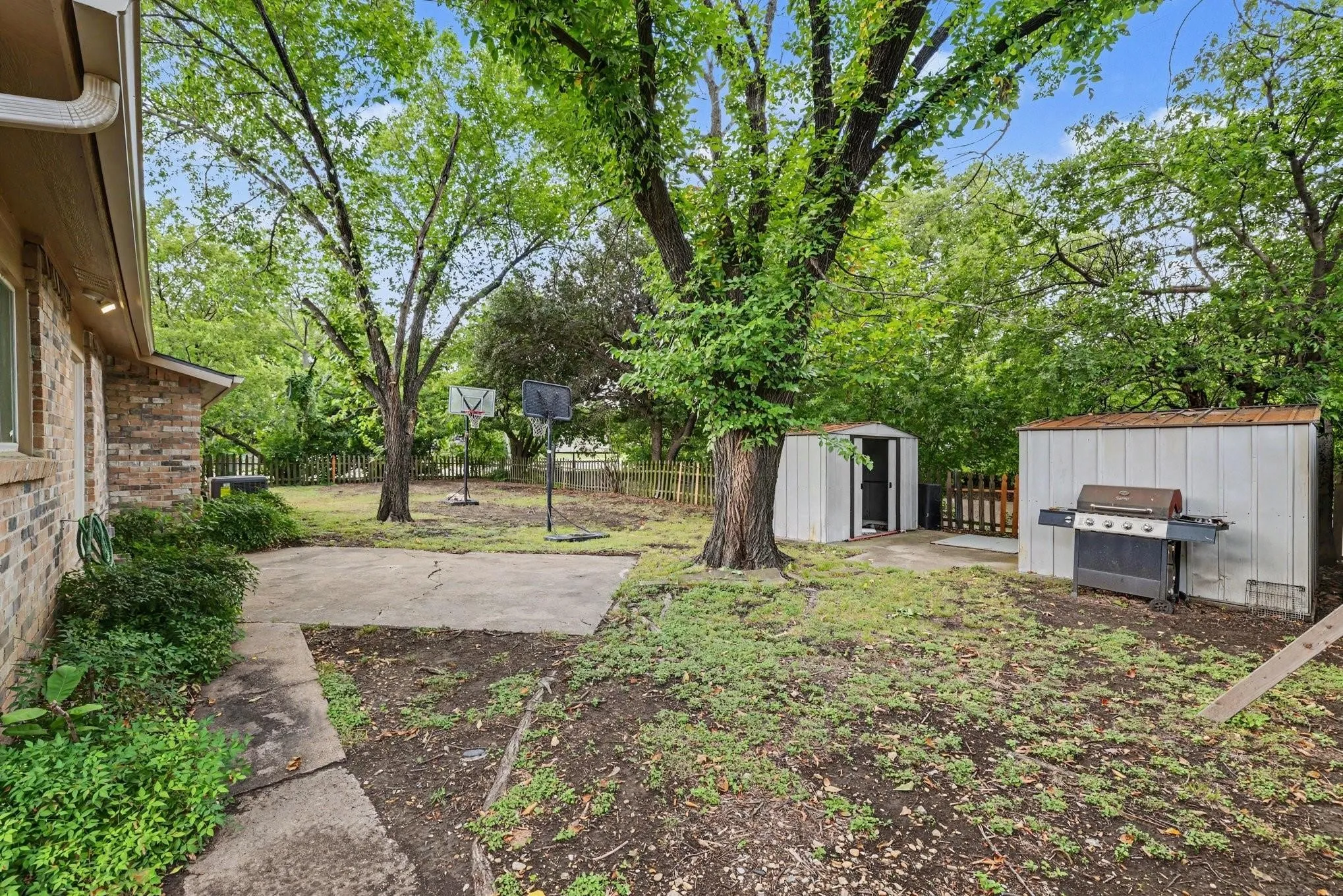 Single Family Residence For Sale in Dallas County , 3001 Harvard Street N, Irving, Texas 75062, 4 Bedroom, 2 Bathroom, Garage spaces, 1,777 Sqft, built in 1962, mls#21394879, Real Estate Agent in Irving, Homes For Sale in Dallas county, Homes For Sale in Irving, Realtor in Irving Texas, Real Estate Brokerage Independent Realty Texas, Luminita Cordes Realtor