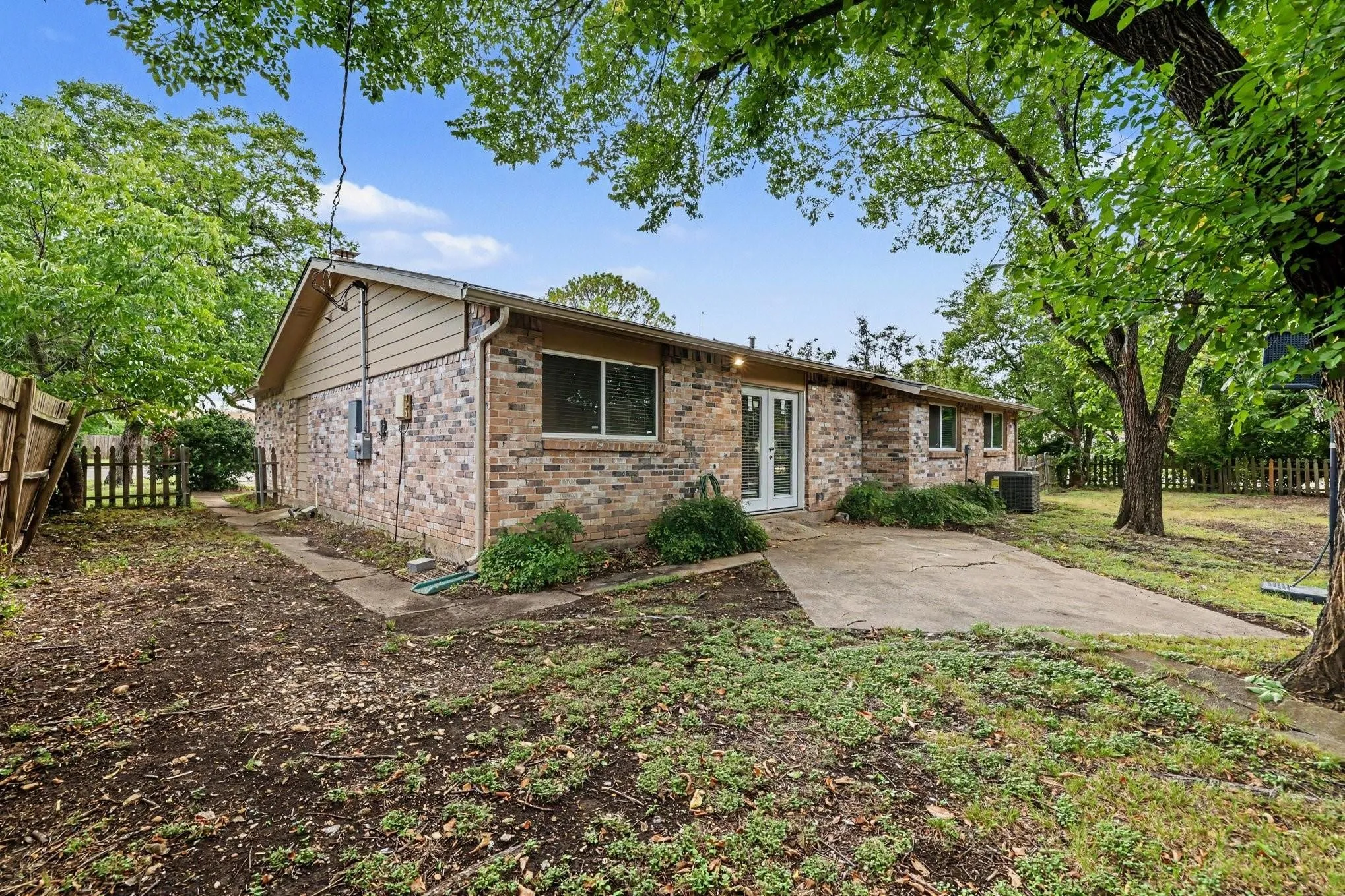 Single Family Residence For Sale in Dallas County , 3001 Harvard Street N, Irving, Texas 75062, 4 Bedroom, 2 Bathroom, Garage spaces, 1,777 Sqft, built in 1962, mls#21394879, Real Estate Agent in Irving, Homes For Sale in Dallas county, Homes For Sale in Irving, Realtor in Irving Texas, Real Estate Brokerage Independent Realty Texas, Luminita Cordes Realtor