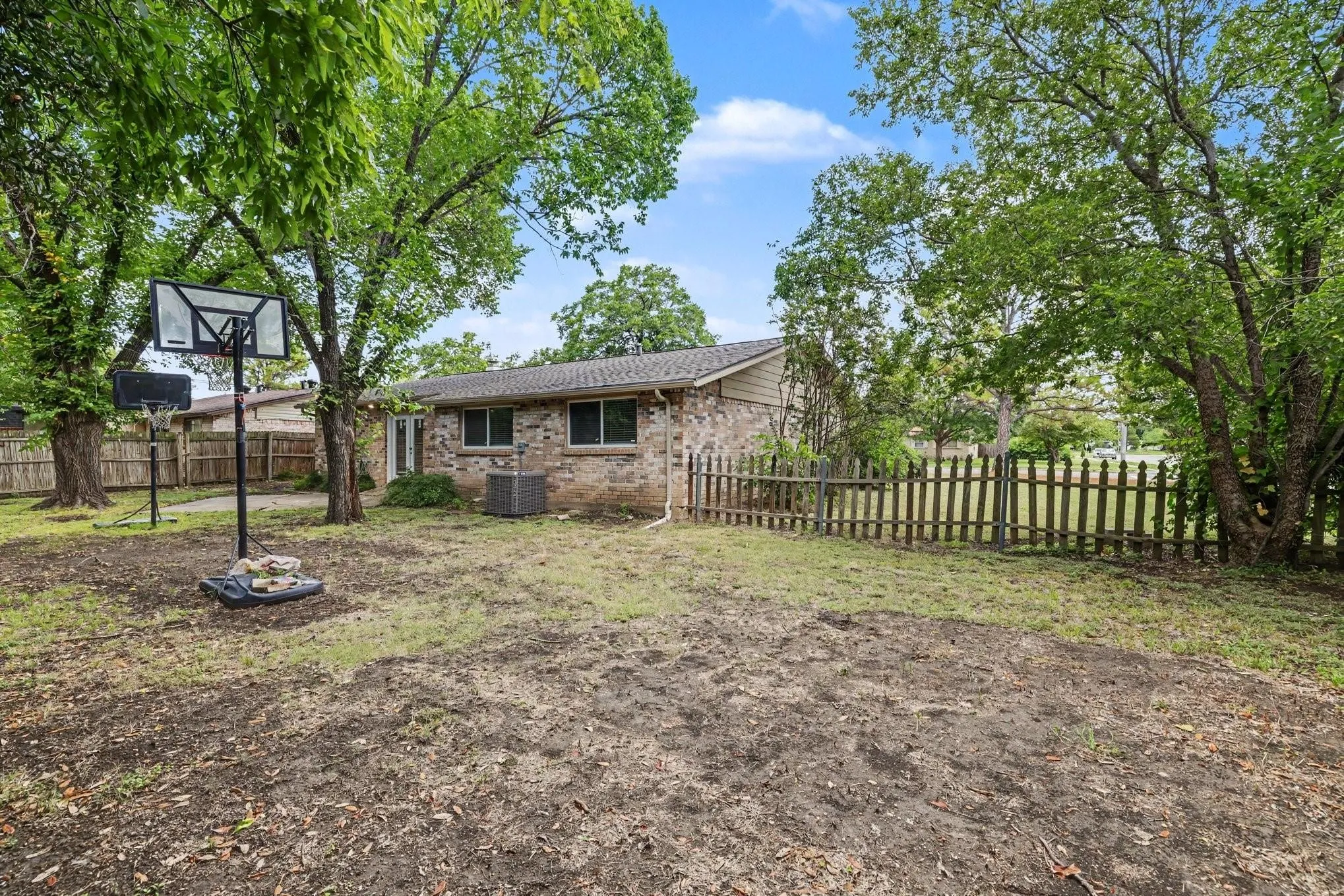 Single Family Residence For Sale in Dallas County , 3001 Harvard Street N, Irving, Texas 75062, 4 Bedroom, 2 Bathroom, Garage spaces, 1,777 Sqft, built in 1962, mls#21394879, Real Estate Agent in Irving, Homes For Sale in Dallas county, Homes For Sale in Irving, Realtor in Irving Texas, Real Estate Brokerage Independent Realty Texas, Luminita Cordes Realtor