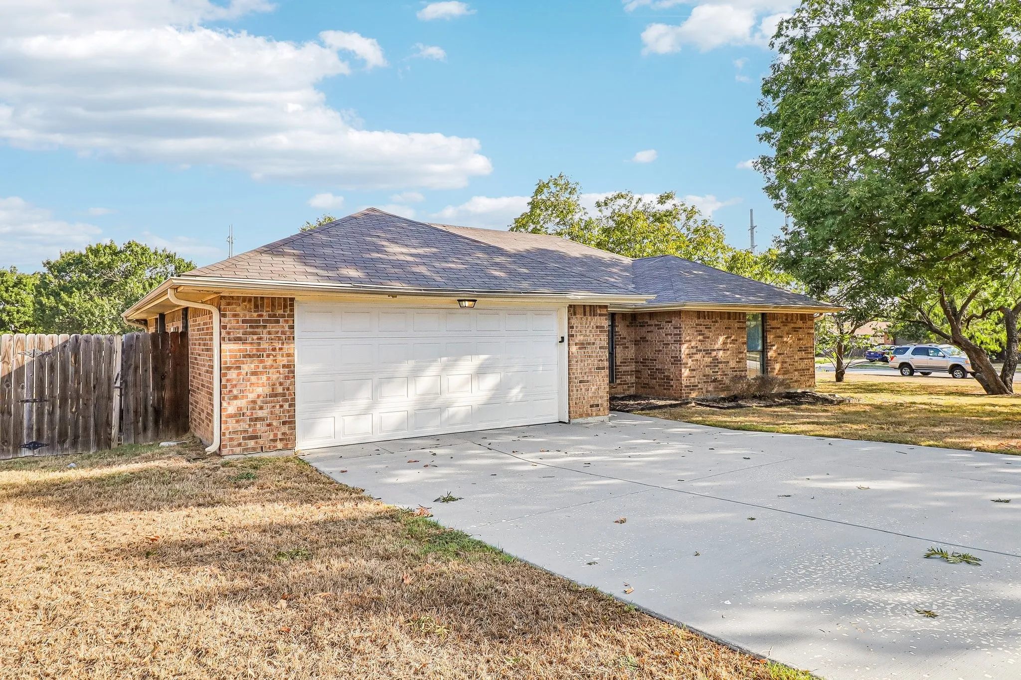 Single Family Residence For Sale in Tarrant County , 200 Shawnee Trail, Keller, Texas 76248, 3 Bedroom, 2 Bathroom, 2 Garage spaces, 1,836 Sqft, built in 1984, mls#21393007, Real Estate Agent in Keller, Homes For Sale in Tarrant county, Homes For Sale in Keller, Realtor in Keller Texas, Real Estate Brokerage Independent Realty Texas, Luminita Cordes Realtor