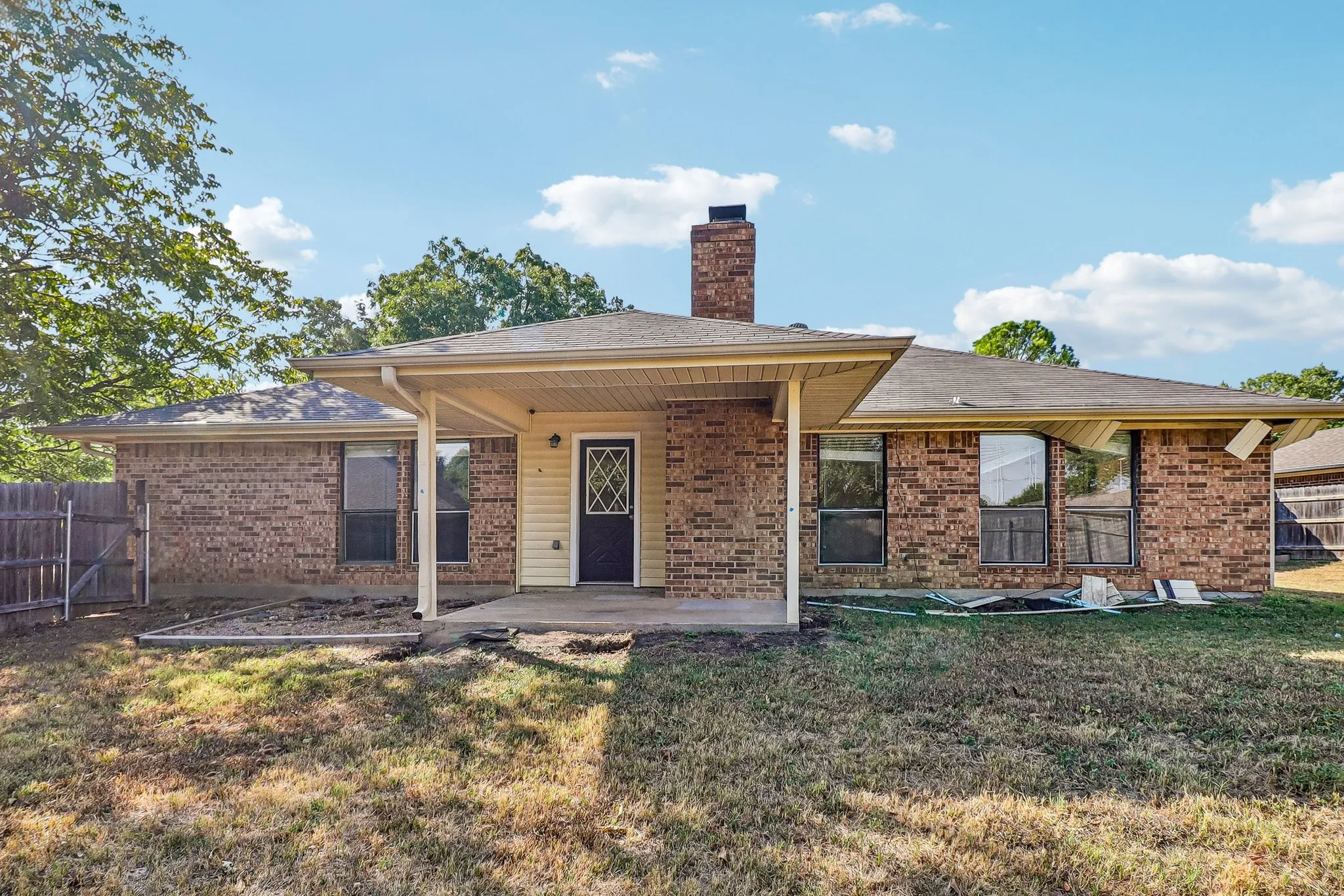 Single Family Residence For Sale in Tarrant County , 200 Shawnee Trail, Keller, Texas 76248, 3 Bedroom, 2 Bathroom, 2 Garage spaces, 1,836 Sqft, built in 1984, mls#21393007, Real Estate Agent in Keller, Homes For Sale in Tarrant county, Homes For Sale in Keller, Realtor in Keller Texas, Real Estate Brokerage Independent Realty Texas, Luminita Cordes Realtor