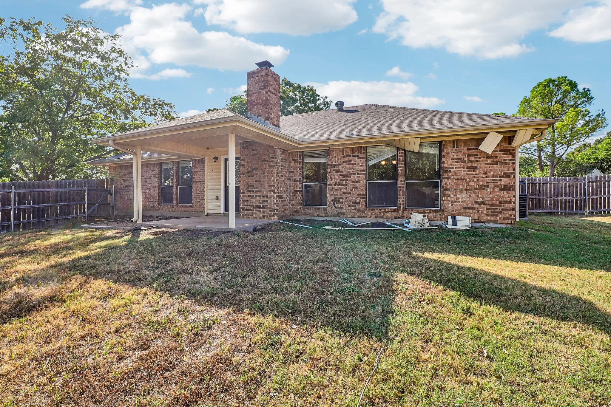 Single Family Residence For Sale in Tarrant County , 200 Shawnee Trail, Keller, Texas 76248, 3 Bedroom, 2 Bathroom, 2 Garage spaces, 1,836 Sqft, built in 1984, mls#21393007, Real Estate Agent in Keller, Homes For Sale in Tarrant county, Homes For Sale in Keller, Realtor in Keller Texas, Real Estate Brokerage Independent Realty Texas, Luminita Cordes Realtor