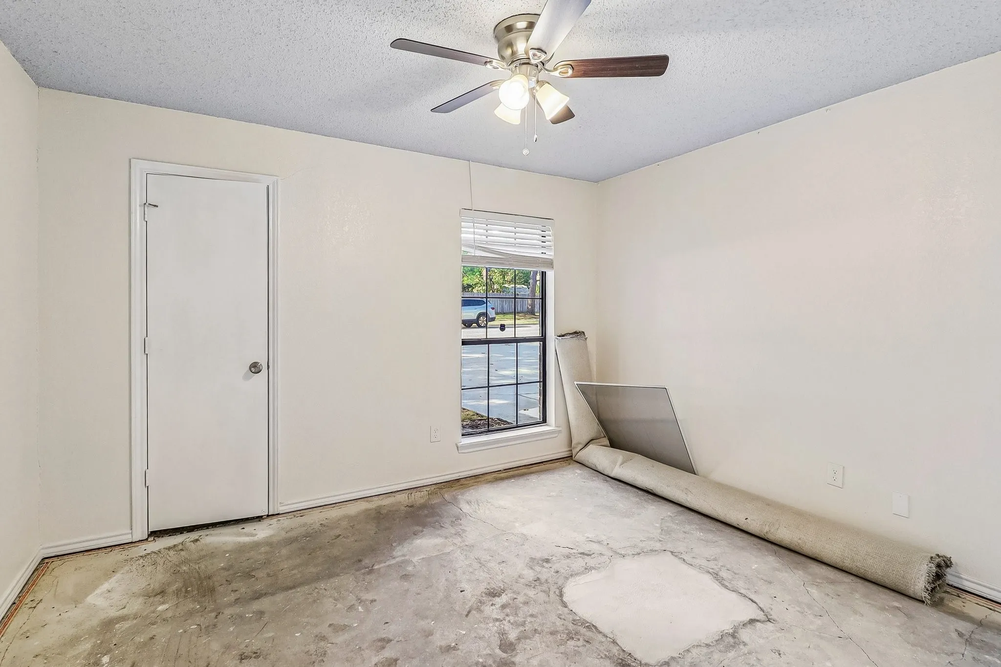 Single Family Residence For Sale in Tarrant County , 200 Shawnee Trail, Keller, Texas 76248, 3 Bedroom, 2 Bathroom, 2 Garage spaces, 1,836 Sqft, built in 1984, mls#21393007, Real Estate Agent in Keller, Homes For Sale in Tarrant county, Homes For Sale in Keller, Realtor in Keller Texas, Real Estate Brokerage Independent Realty Texas, Luminita Cordes Realtor