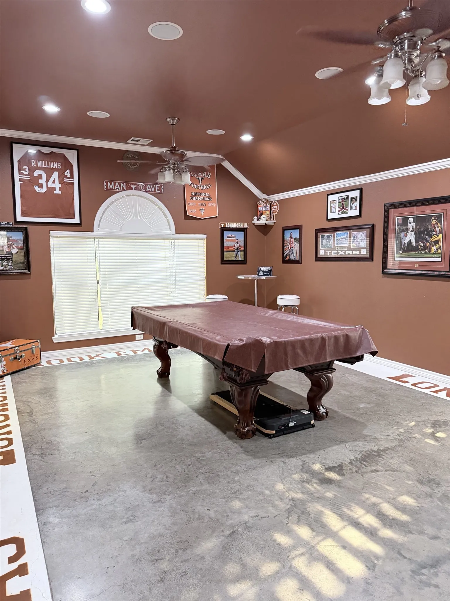 Vaulted ceiling with recessed lighting and two ceiling fans