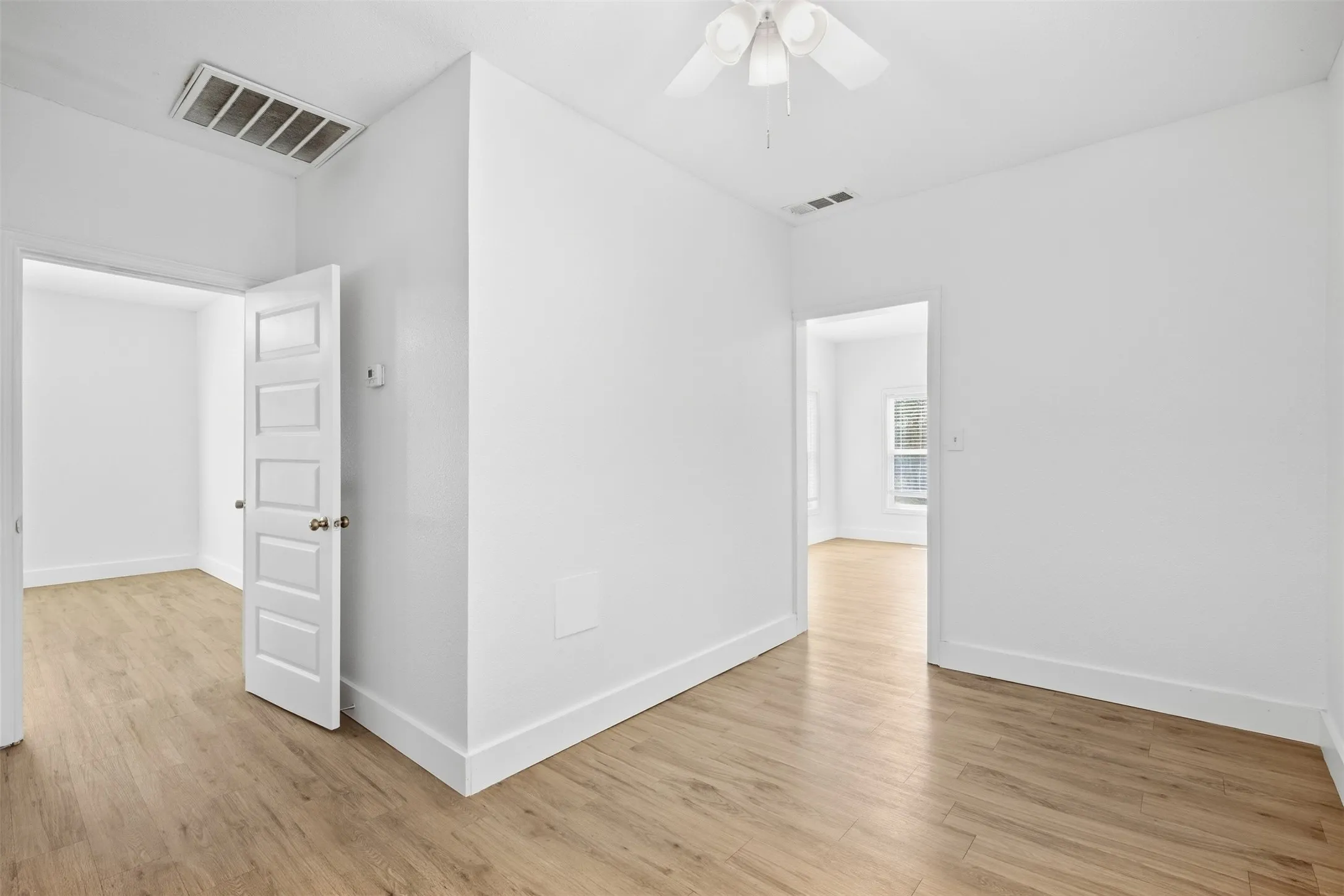 Single Family Residence For Rent in Grayson County , 2222 W BOND Street, Denison, Texas 75020, 2 Bedroom, 1 Bathroom, Garage spaces, 882 Sqft, built in 1950, mls#21395566, Real Estate Agent in Denison, Homes For Rent in Grayson county, Homes For Rent in Denison, Realtor in Denison Texas, Real Estate Brokerage Independent Realty Texas, Luminita Cordes Realtor