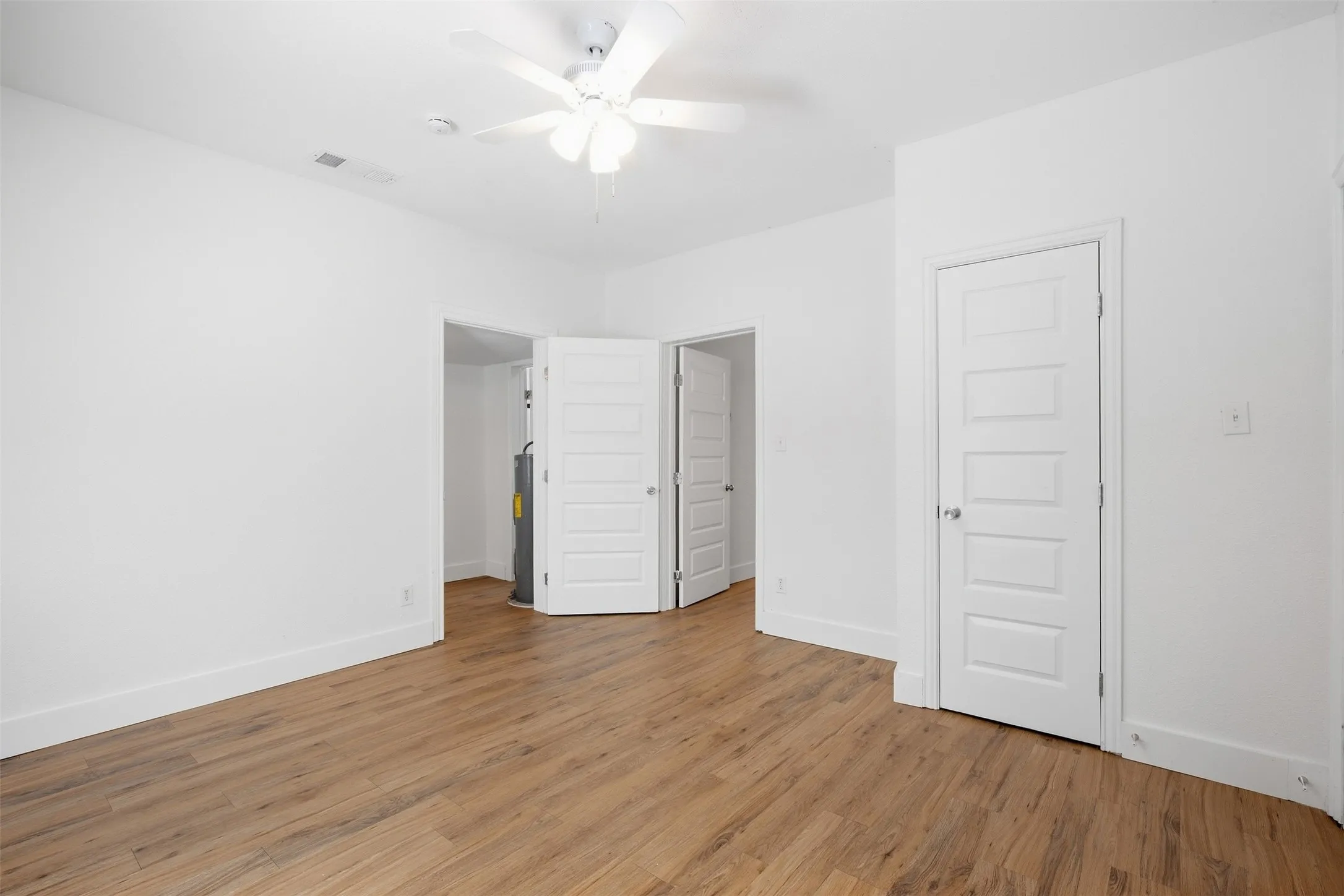 Single Family Residence For Rent in Grayson County , 2222 W BOND Street, Denison, Texas 75020, 2 Bedroom, 1 Bathroom, Garage spaces, 882 Sqft, built in 1950, mls#21395566, Real Estate Agent in Denison, Homes For Rent in Grayson county, Homes For Rent in Denison, Realtor in Denison Texas, Real Estate Brokerage Independent Realty Texas, Luminita Cordes Realtor