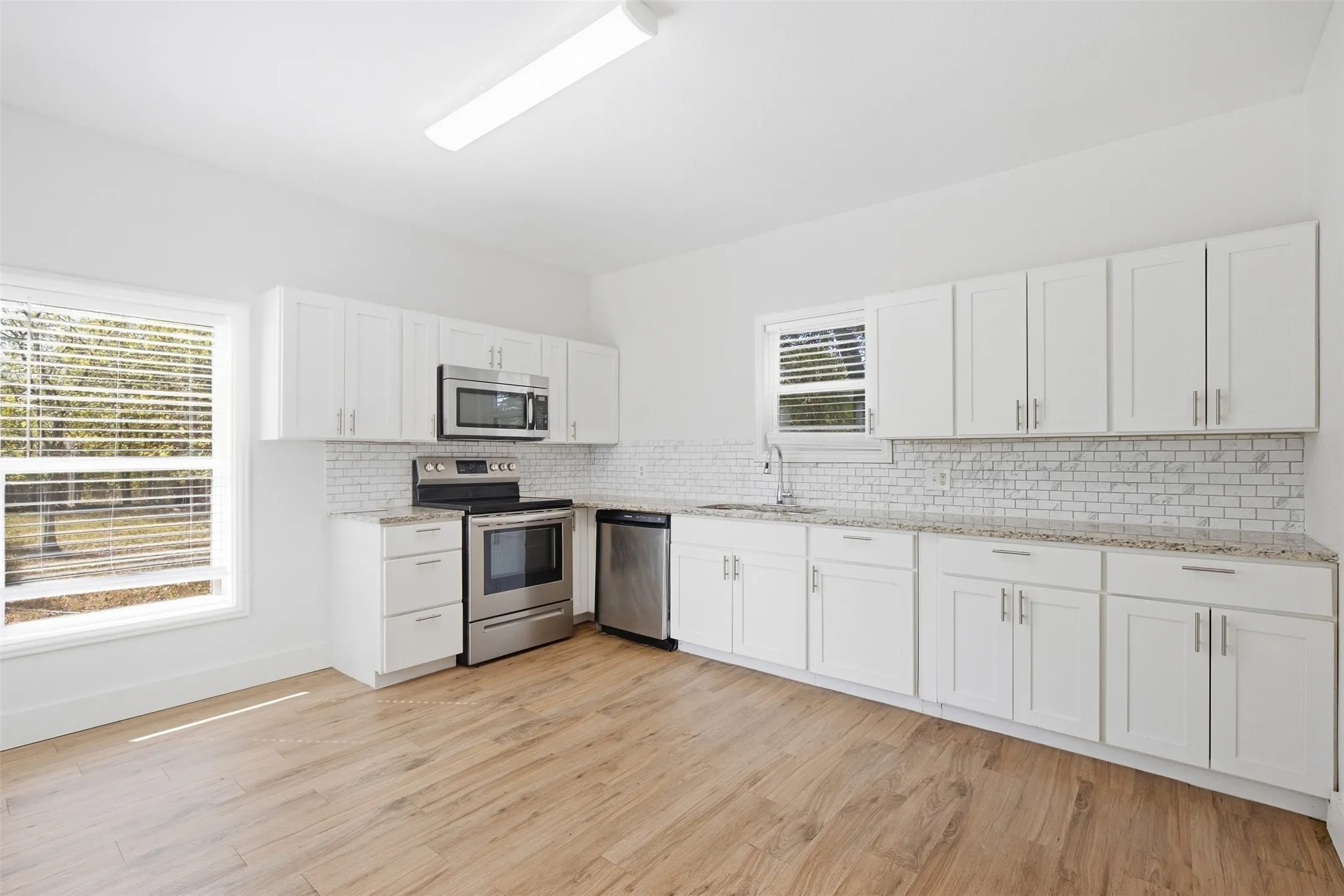 Single Family Residence For Rent in Grayson County , 2222 W BOND Street, Denison, Texas 75020, 2 Bedroom, 1 Bathroom, Garage spaces, 882 Sqft, built in 1950, mls#21395566, Real Estate Agent in Denison, Homes For Rent in Grayson county, Homes For Rent in Denison, Realtor in Denison Texas, Real Estate Brokerage Independent Realty Texas, Luminita Cordes Realtor