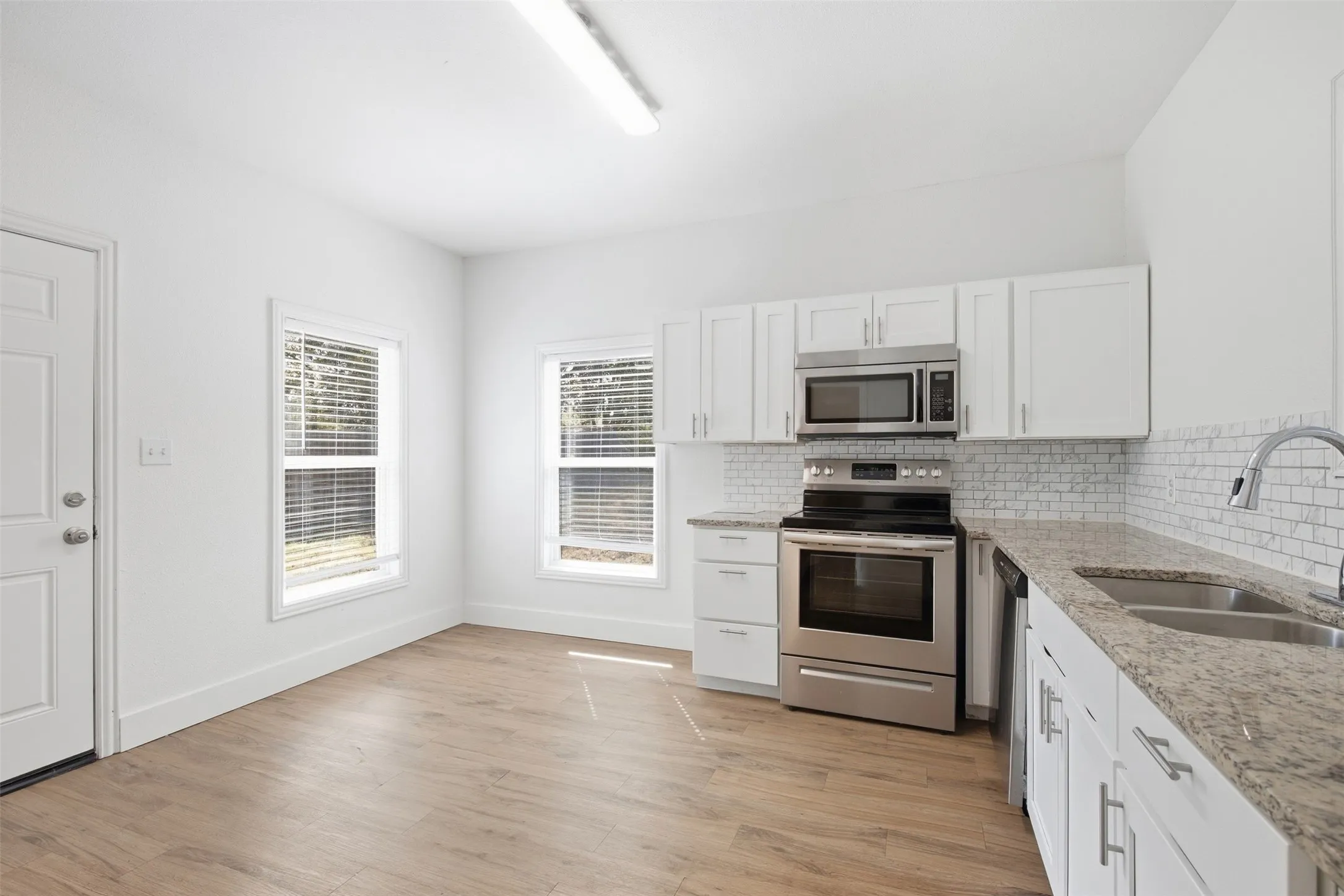 Single Family Residence For Rent in Grayson County , 2222 W BOND Street, Denison, Texas 75020, 2 Bedroom, 1 Bathroom, Garage spaces, 882 Sqft, built in 1950, mls#21395566, Real Estate Agent in Denison, Homes For Rent in Grayson county, Homes For Rent in Denison, Realtor in Denison Texas, Real Estate Brokerage Independent Realty Texas, Luminita Cordes Realtor