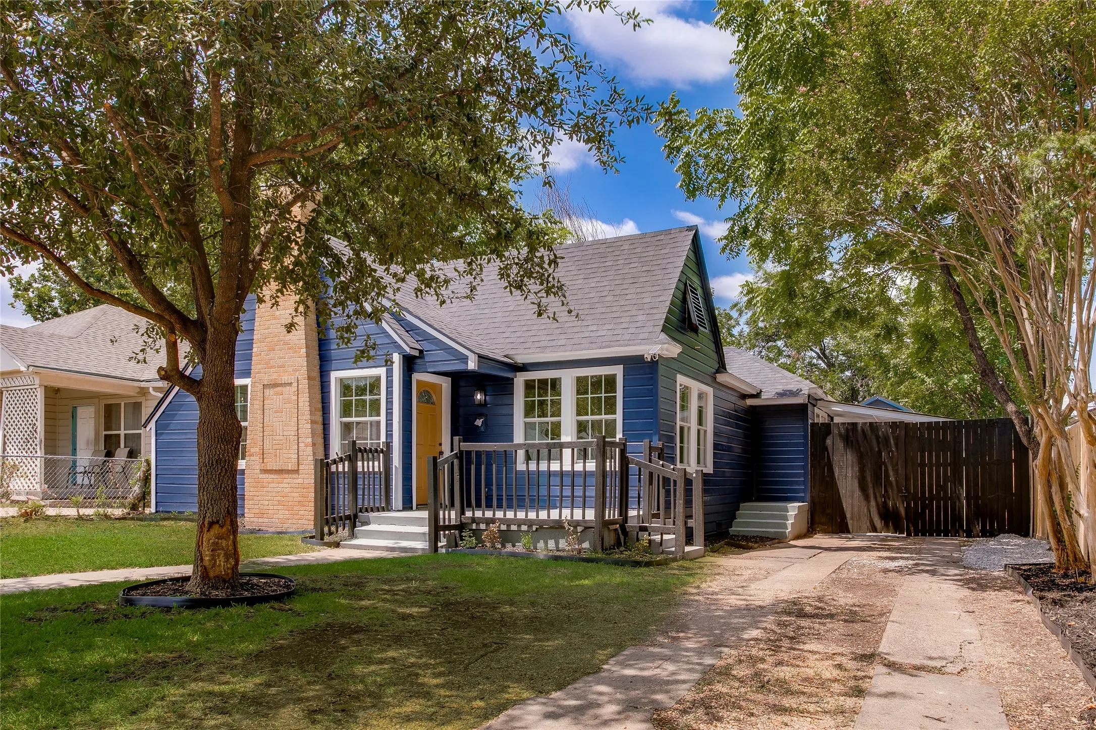 Single Family Residence For Sale in Dallas County , 2635 Gladstone Drive, Dallas, Texas 75211, 2 Bedroom, 2 Bathroom, Garage spaces, 968 Sqft, built in 1940, mls#21395568, Real Estate Agent in Dallas, Homes For Sale in Dallas county, Homes For Sale in Dallas, Realtor in Dallas Texas, Real Estate Brokerage Independent Realty Texas, Luminita Cordes Realtor